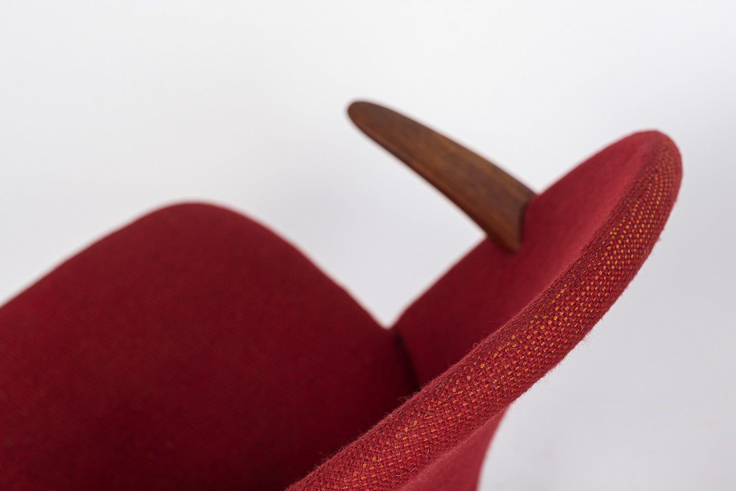 Danish Mid Century Modern Red Lounge Chairs by Kurt Olsen, 1960s For Sale 2