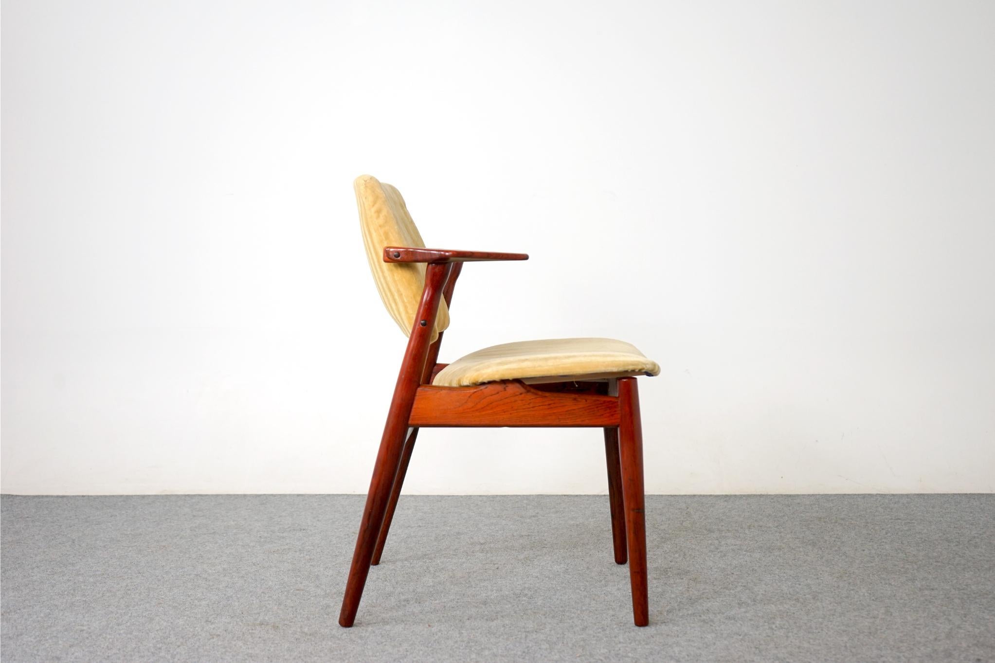 Danish Mid-Century Modern Rosewood Arm Chair, by Arne Vodder *4 Available For Sale 1