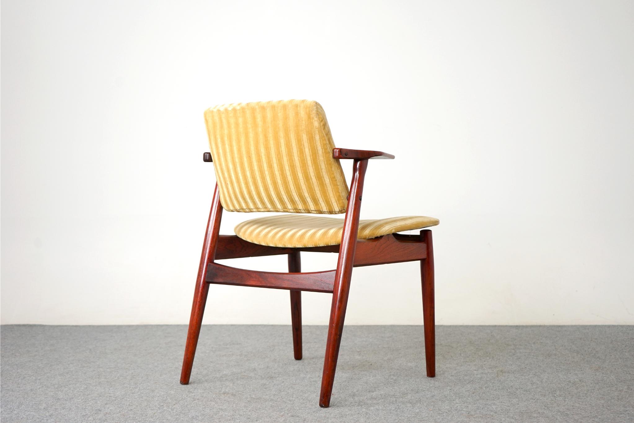 Danish Mid-Century Modern Rosewood Arm Chair, by Arne Vodder *4 Available For Sale 4