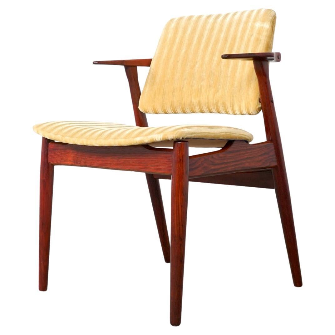 Dänischer Sessel aus Rosenholz, Moderne der Mitte des Jahrhunderts, von Arne Vodder, 4 Stück verfügbar im Angebot