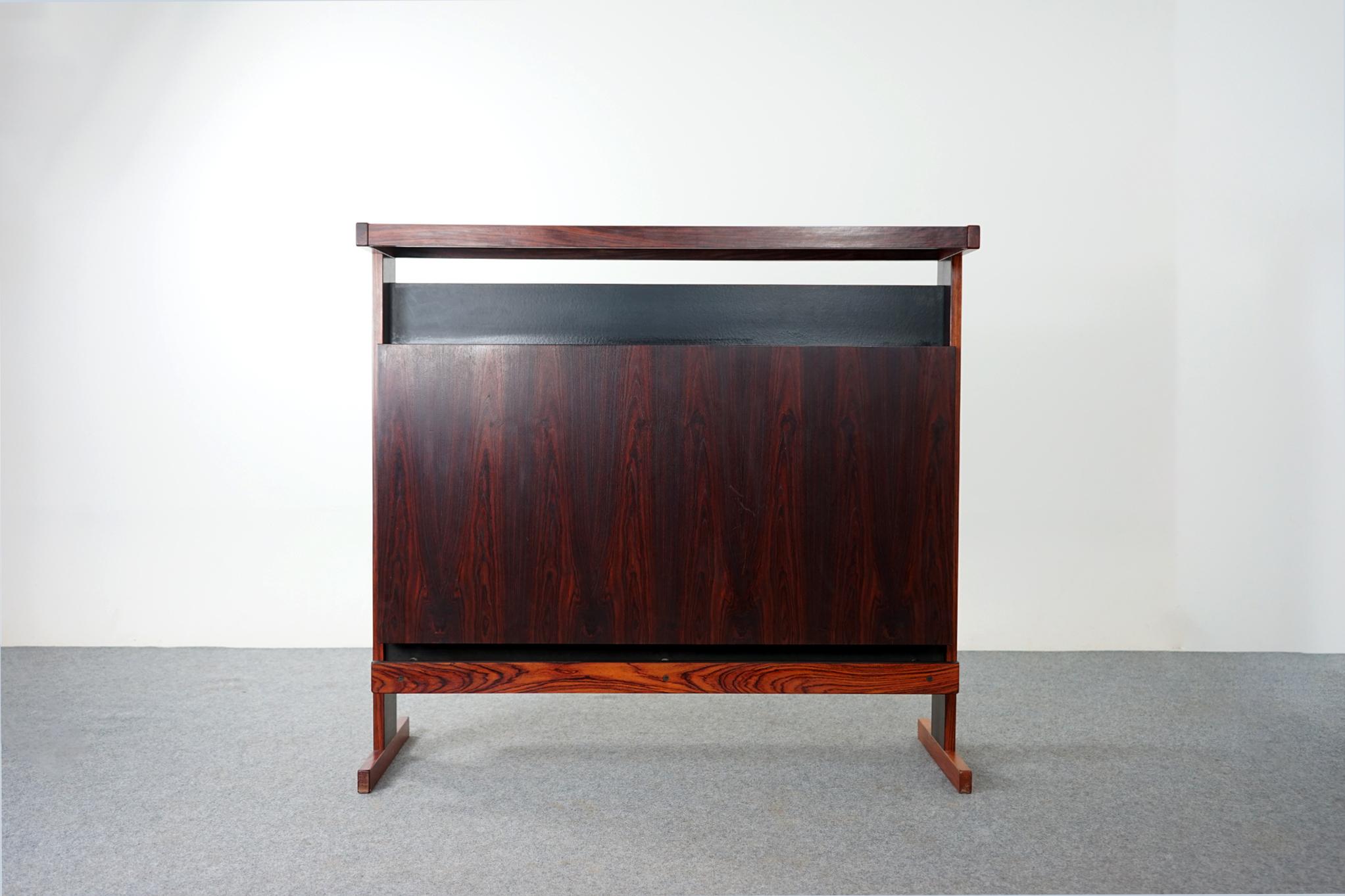 Danish Mid-Century Modern Rosewood Bar with Stools For Sale 1