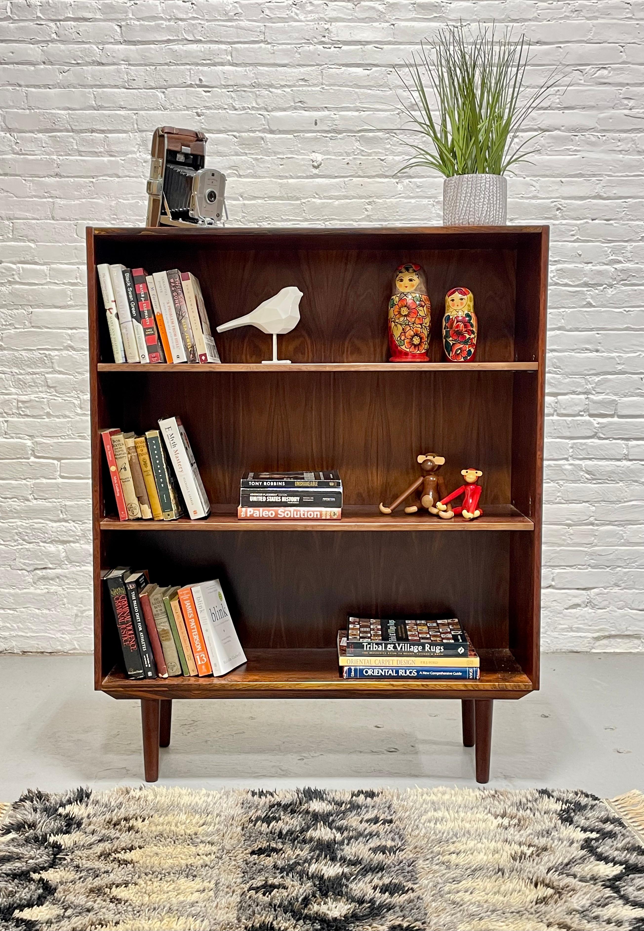 DANISH Mid Century Modern ROSEWOOD BOOKCASE, ca. 1960er Jahre (Moderne der Mitte des Jahrhunderts) im Angebot