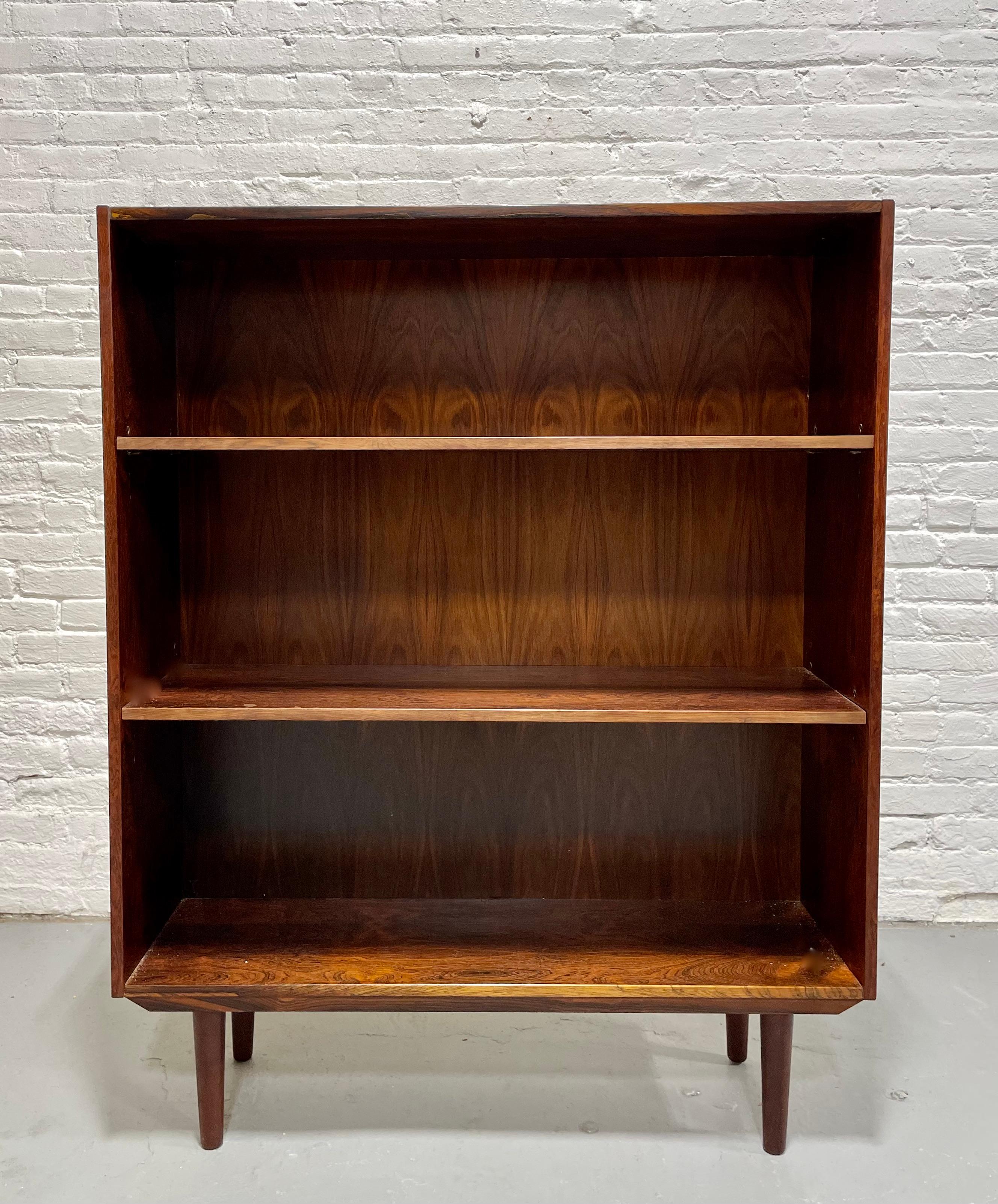 DANISH Mid Century Modern ROSEWOOD BOOKCASE, ca. 1960er Jahre (Rosenholz) im Angebot