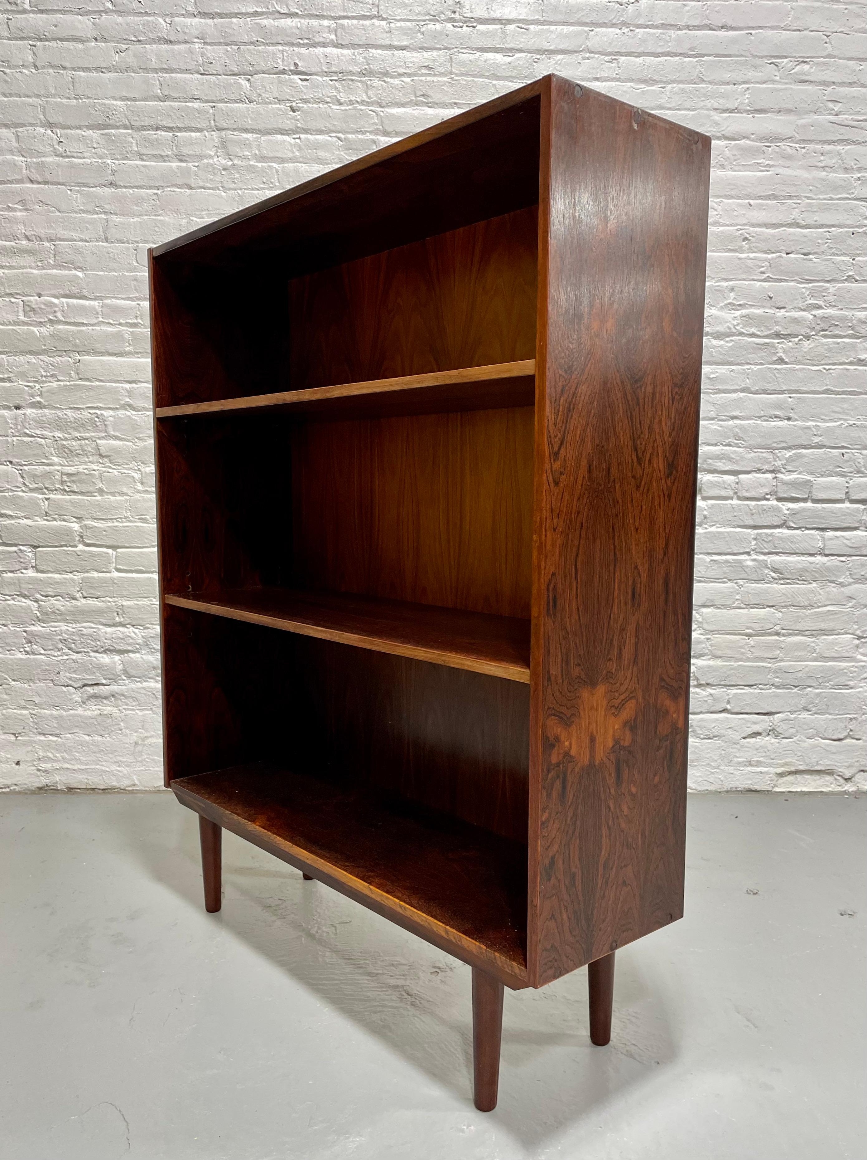 DANISH Mid Century Modern ROSEWOOD BOOKCASE, c. 1960's For Sale 1