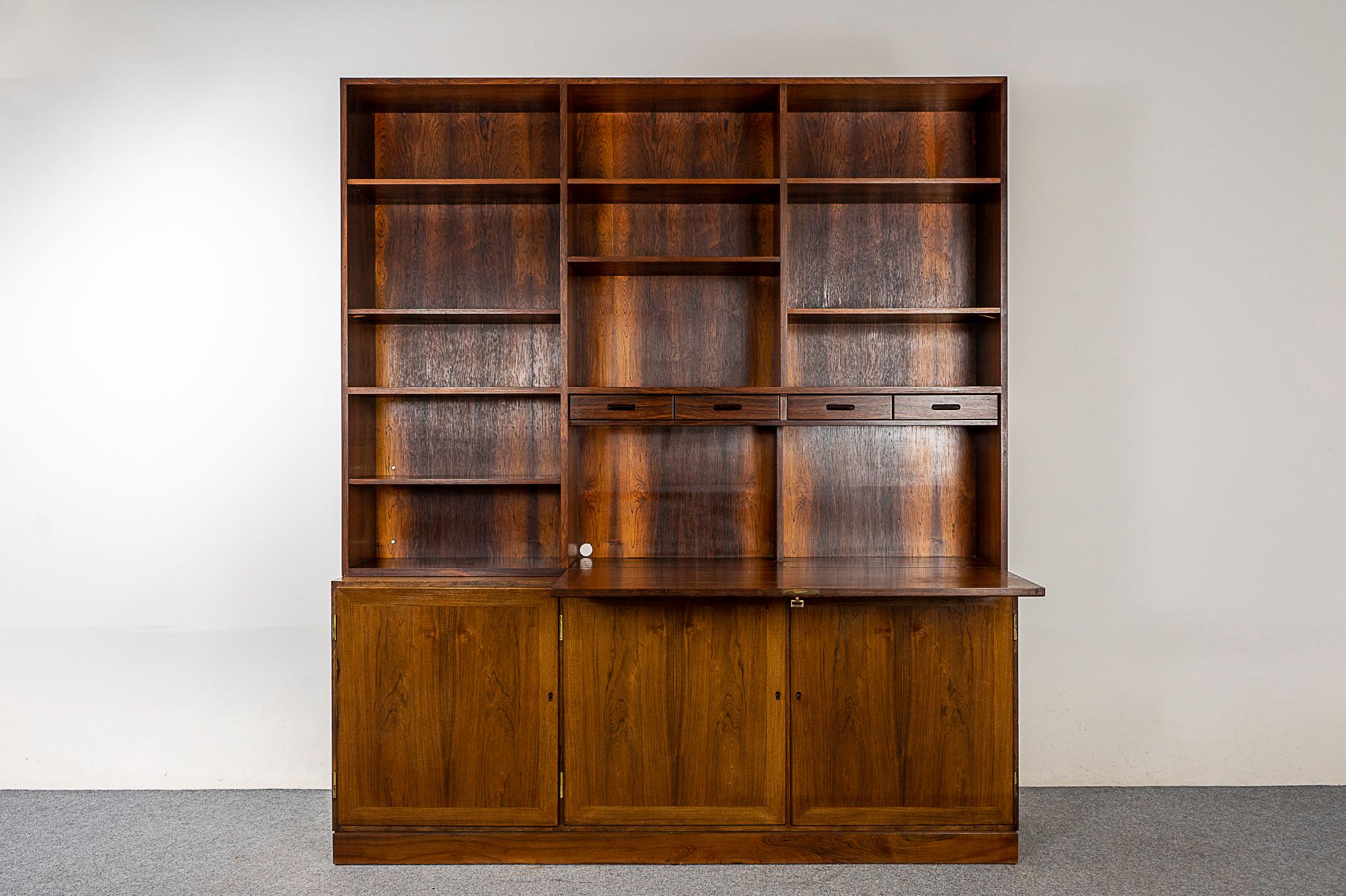 Veneer Danish Mid-Century Modern Rosewood Bookcase/Cabinet by Kai Winding For Sale