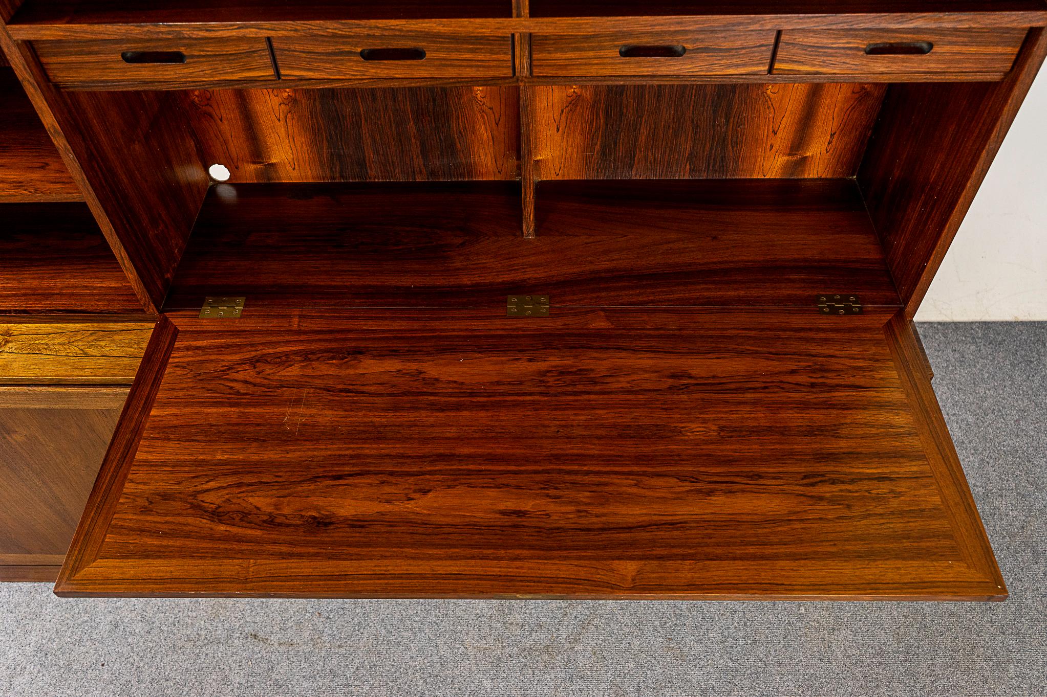 Danish Mid-Century Modern Rosewood Bookcase/Cabinet by Kai Winding In Good Condition For Sale In VANCOUVER, CA