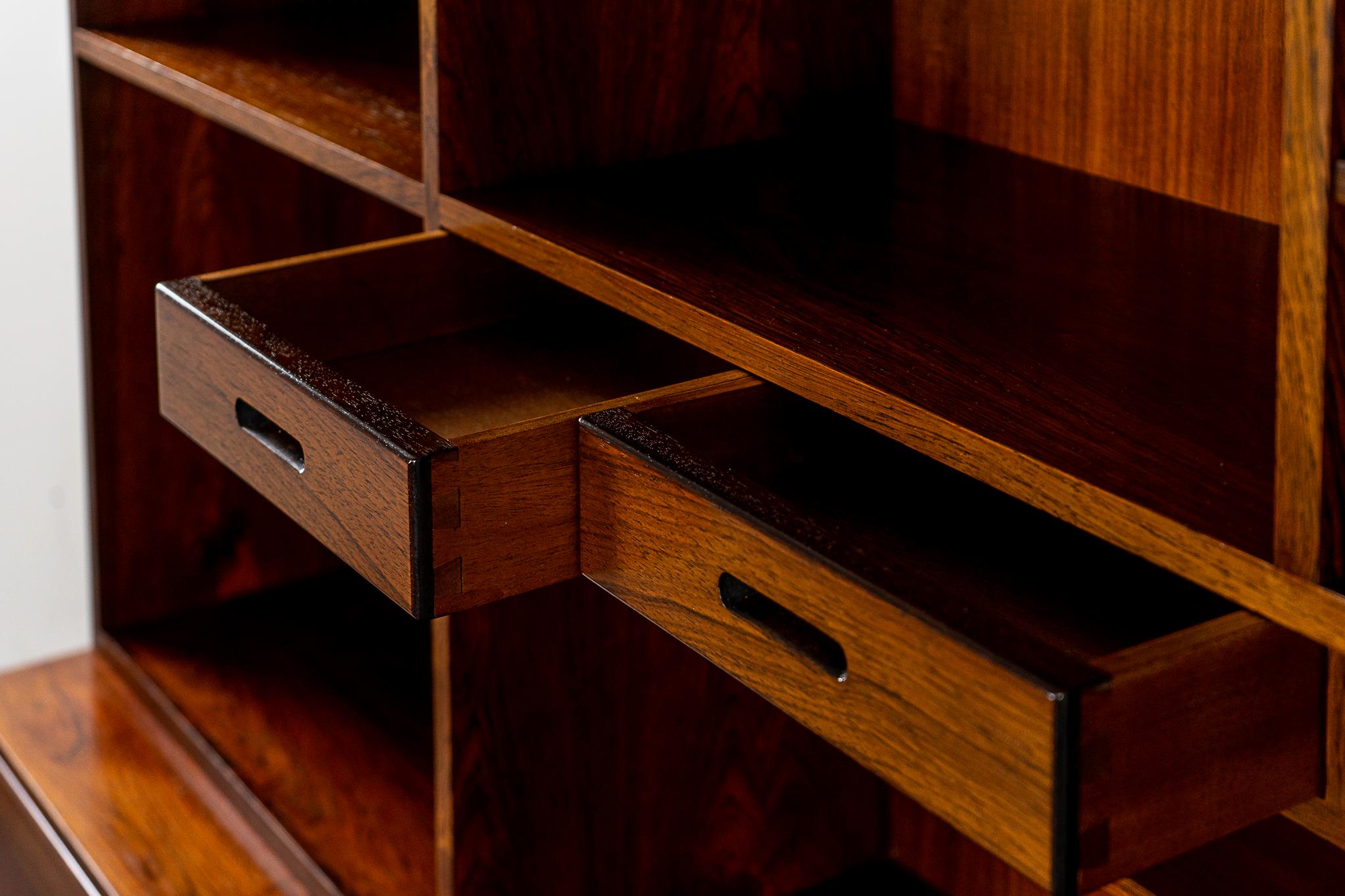 Danish Mid-Century Modern Rosewood Bookcase/Cabinet by Kai Winding  In Good Condition For Sale In VANCOUVER, CA