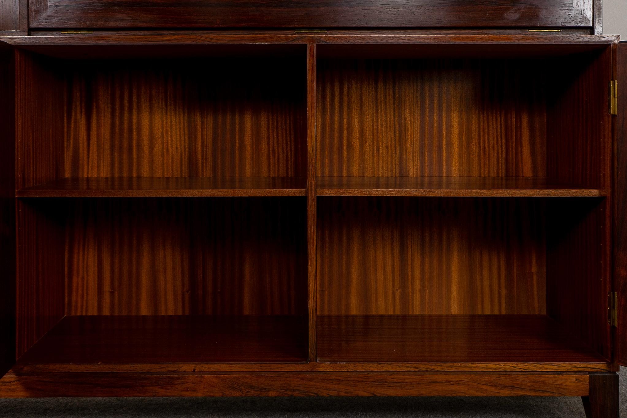 Bois de rose Bibliothèque/armoire danoise moderne en bois de rose du milieu du siècle dernier par Kai Winding  en vente