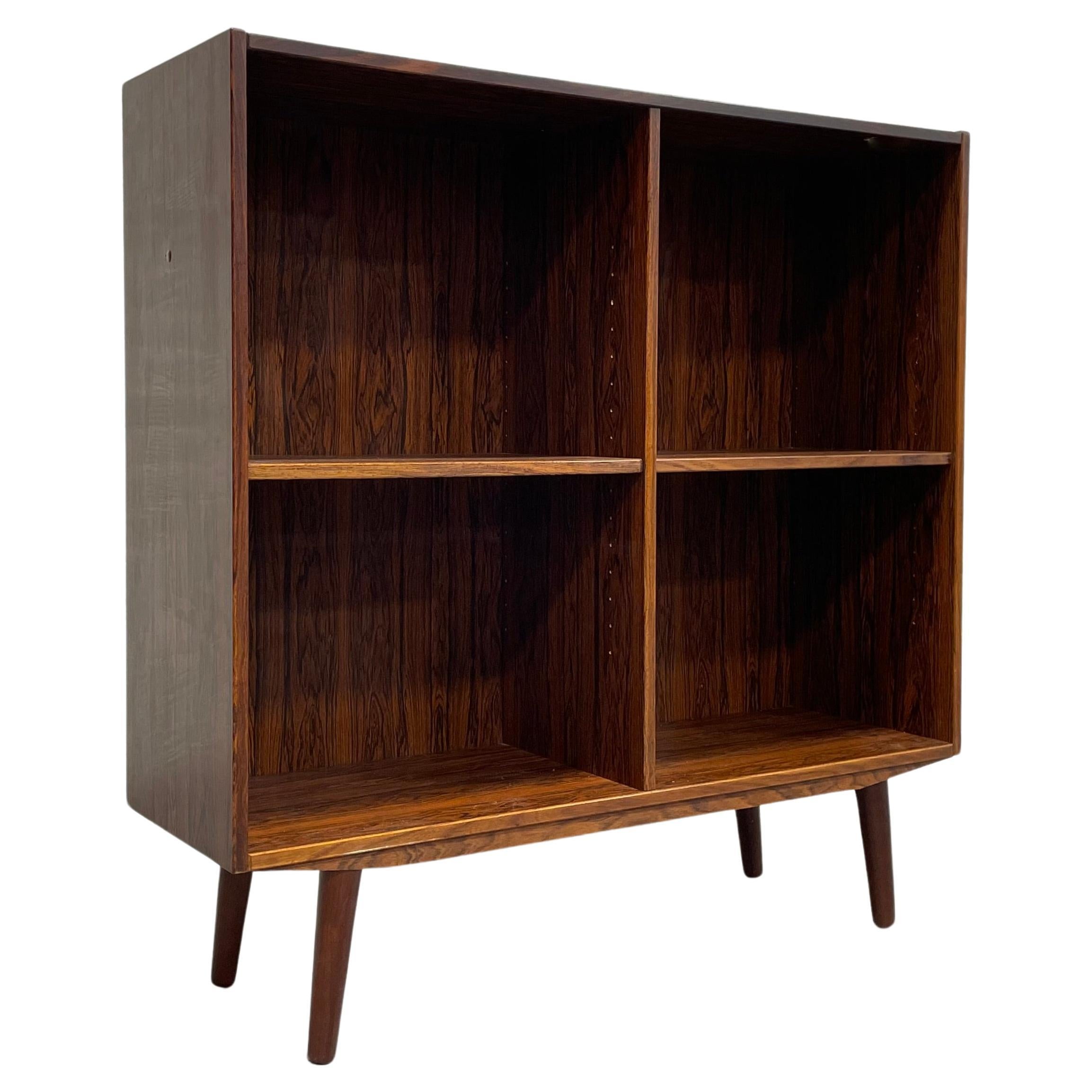 MEUBLE À LIVRES EN BOIS DE ROSE DANISH Mid Century Modern / Rangement en vinyle, c.C. années 1960