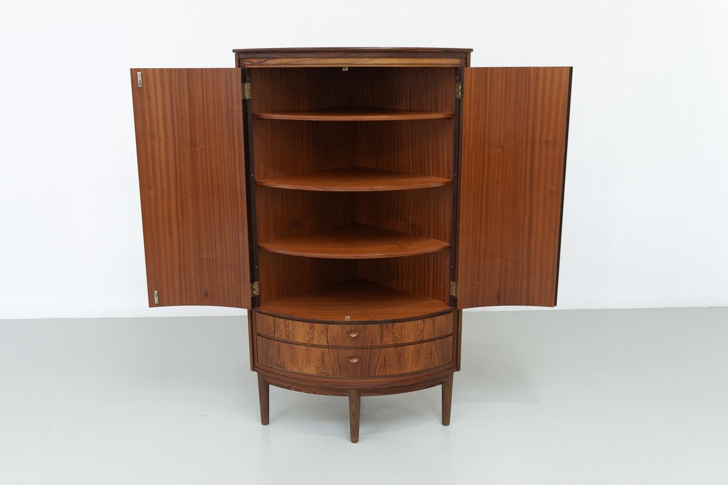 Bois de rose Meuble d'angle en palissandre danois de la Modernité du milieu du siècle, années 1950. en vente