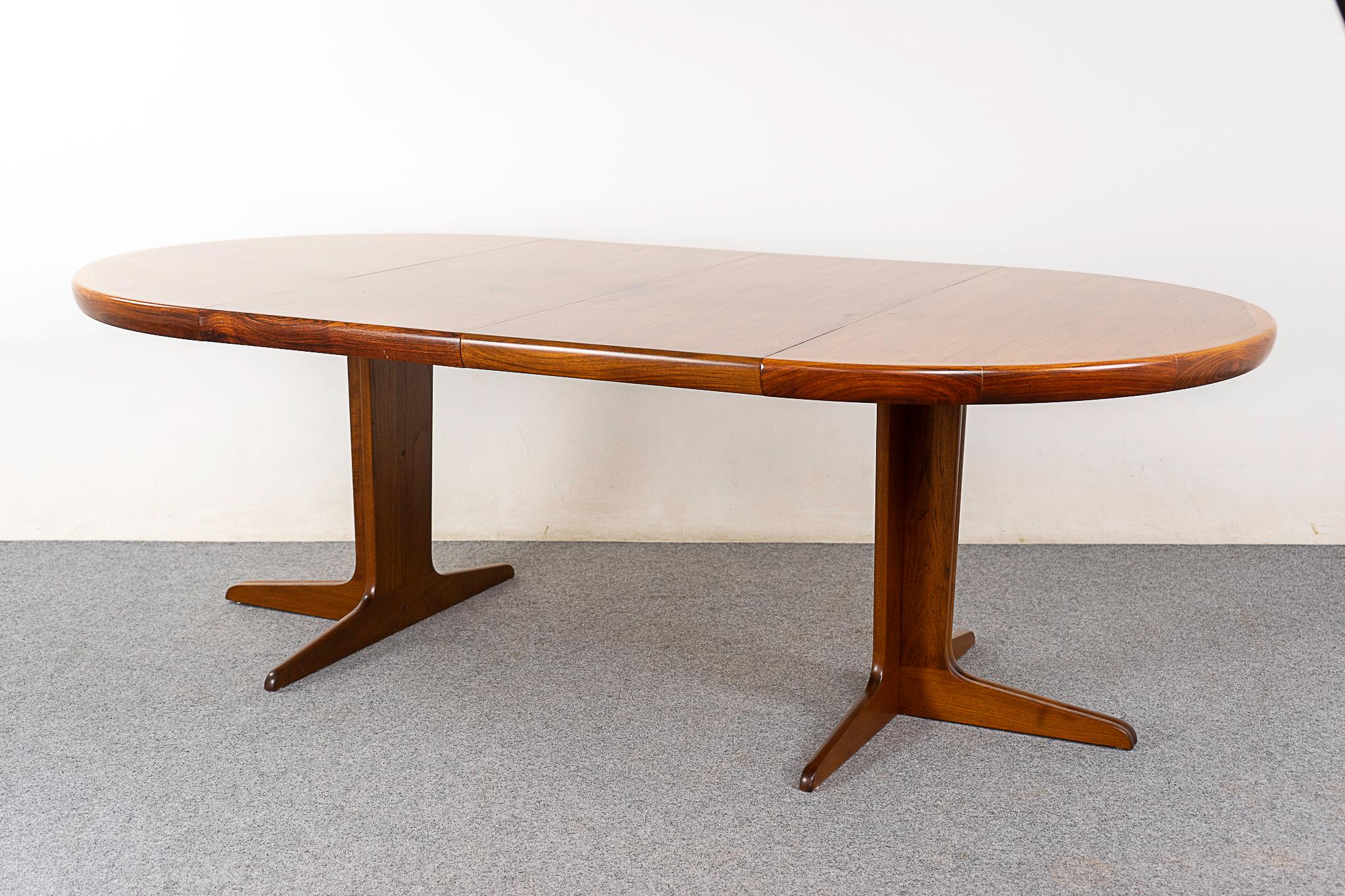 Danish Mid-Century Modern Rosewood Circular Dining Table 4