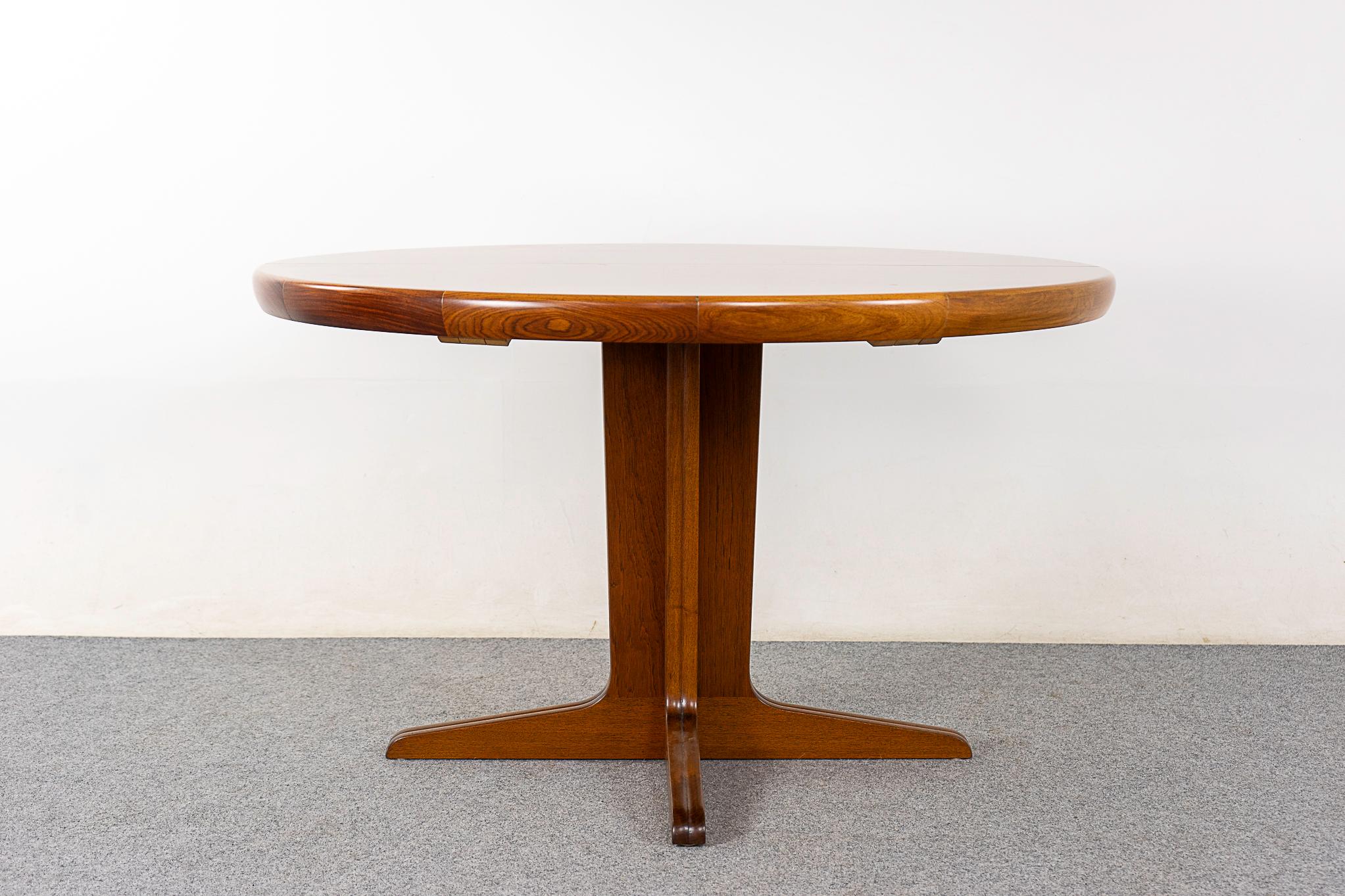 Danish Mid-Century Modern Rosewood Circular Dining Table 5