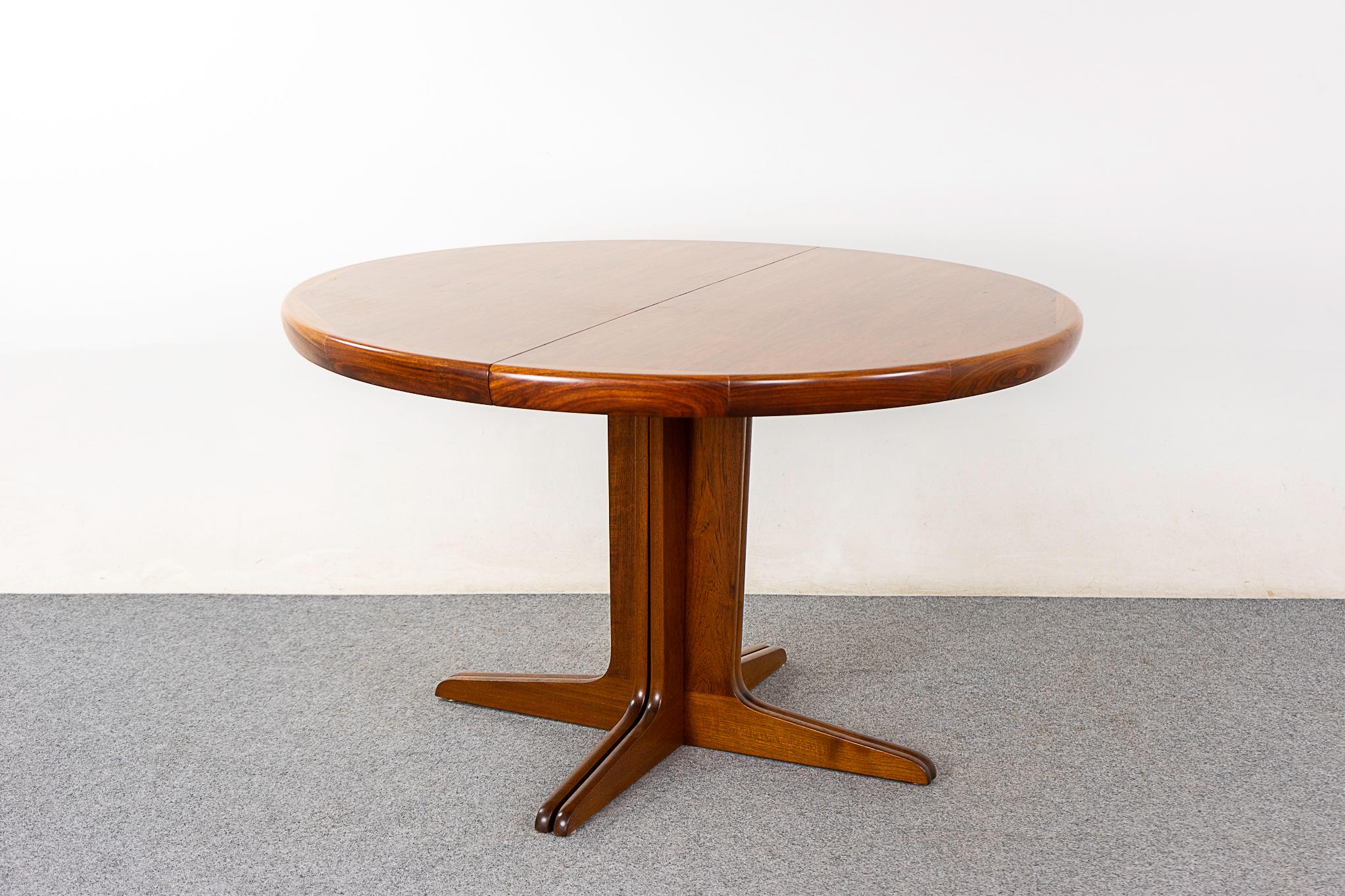 Danish Mid-Century Modern Rosewood Circular Dining Table 6