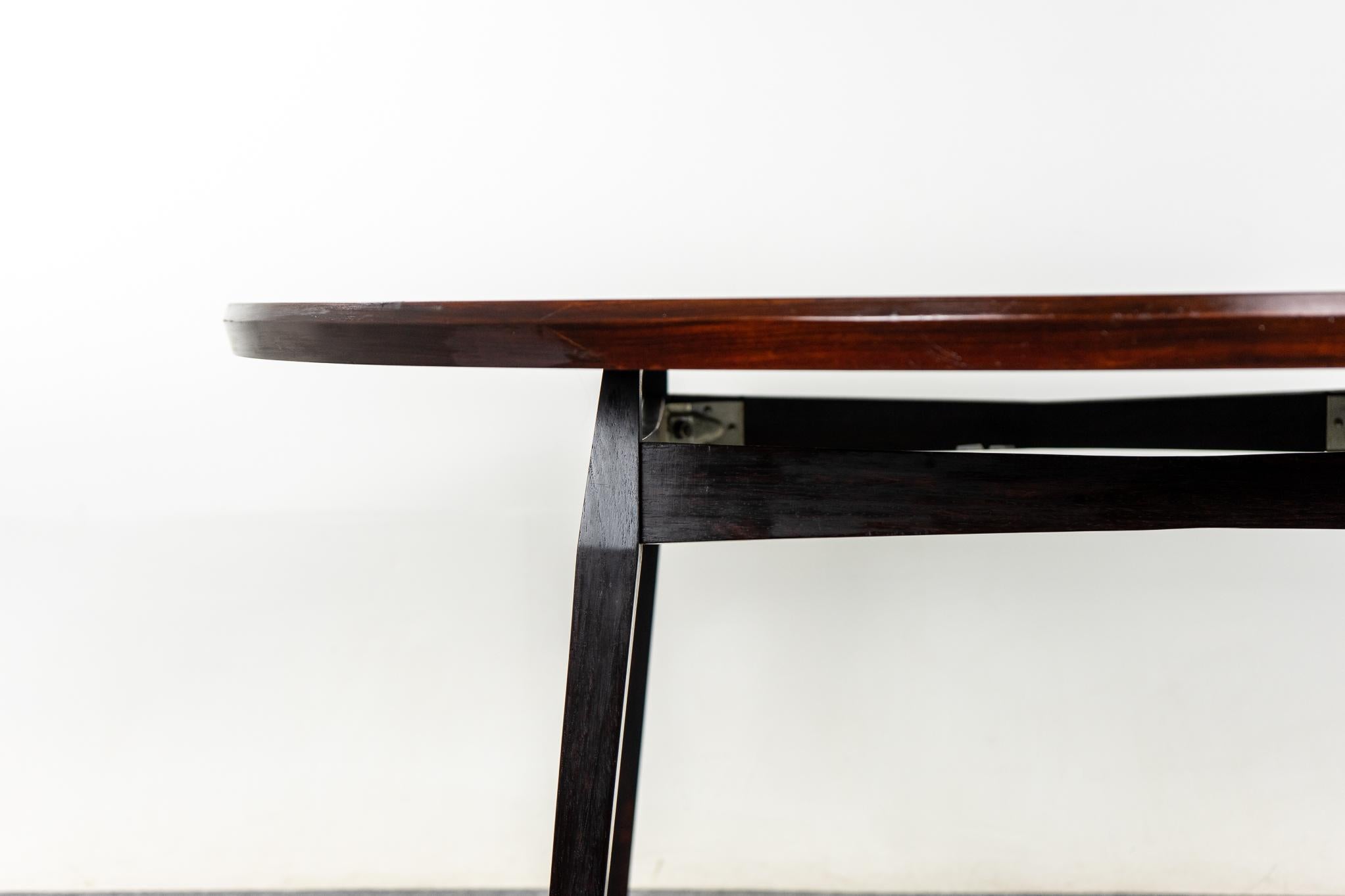 Scandinavian Modern Danish Mid-Century Modern Rosewood Circular Dining Table