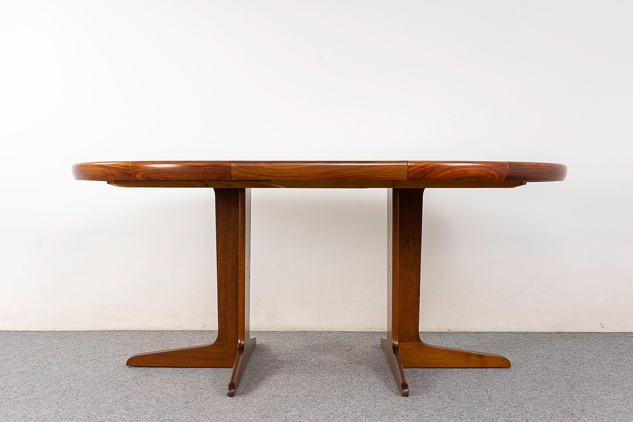Danish Mid-Century Modern Rosewood Circular Dining Table 1