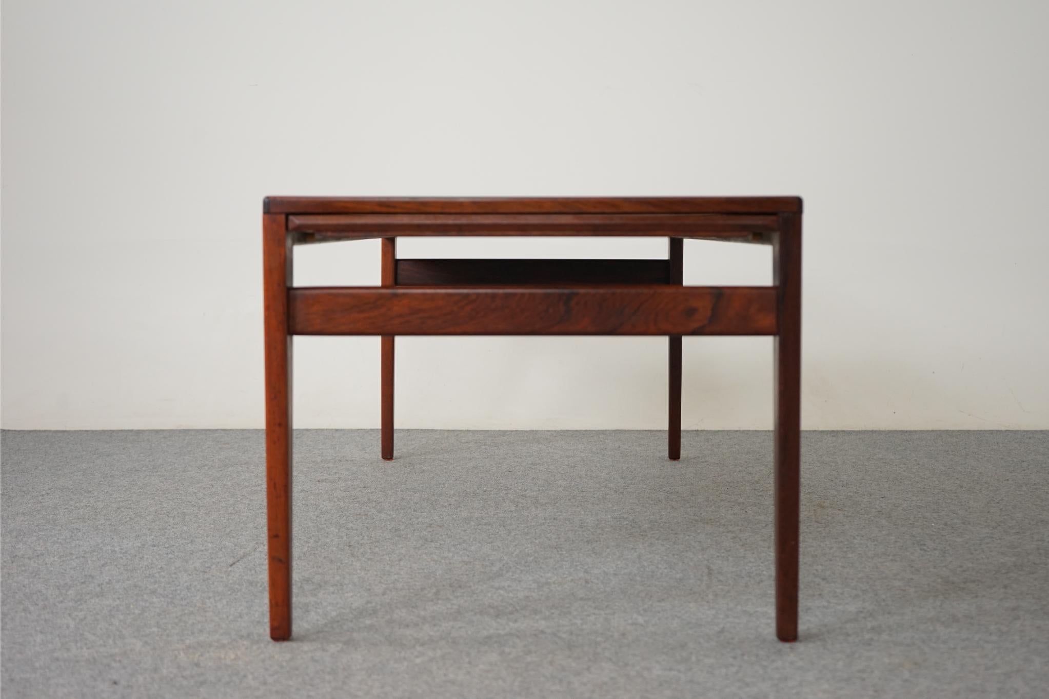 Danish Mid-Century Modern Rosewood Coffee Table with Leaves For Sale 5