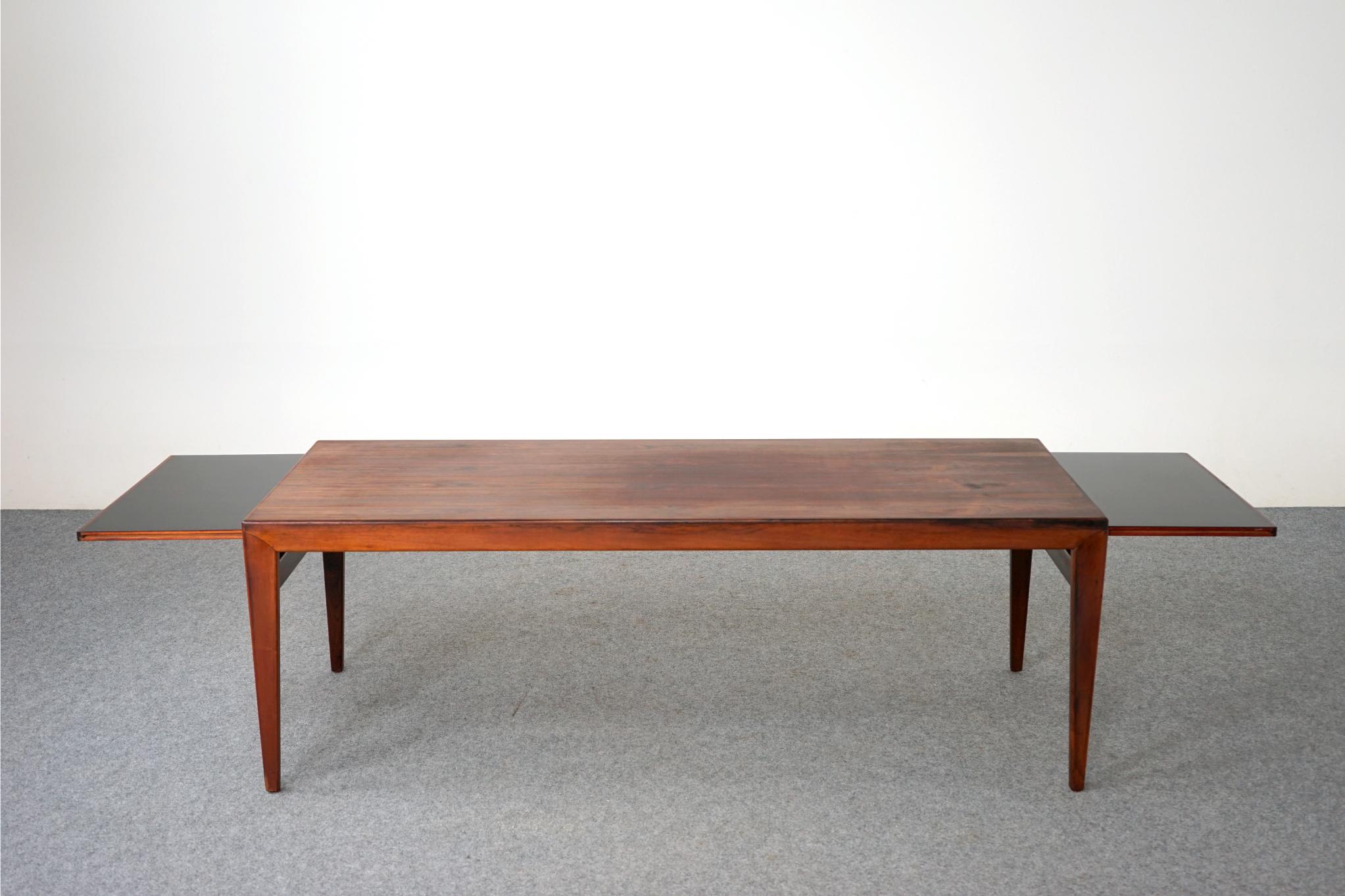 Danish Mid-Century Modern Rosewood Coffee Table with Leaves For Sale 1