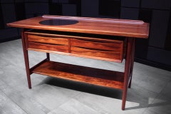 Console danoise moderne du milieu du siècle dernier en bois de rose par Arne Vodder