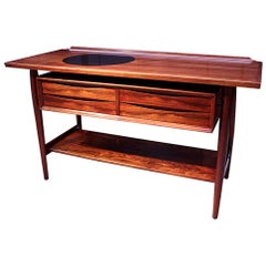 Console danoise moderne du milieu du siècle dernier en bois de rose par Arne Vodder