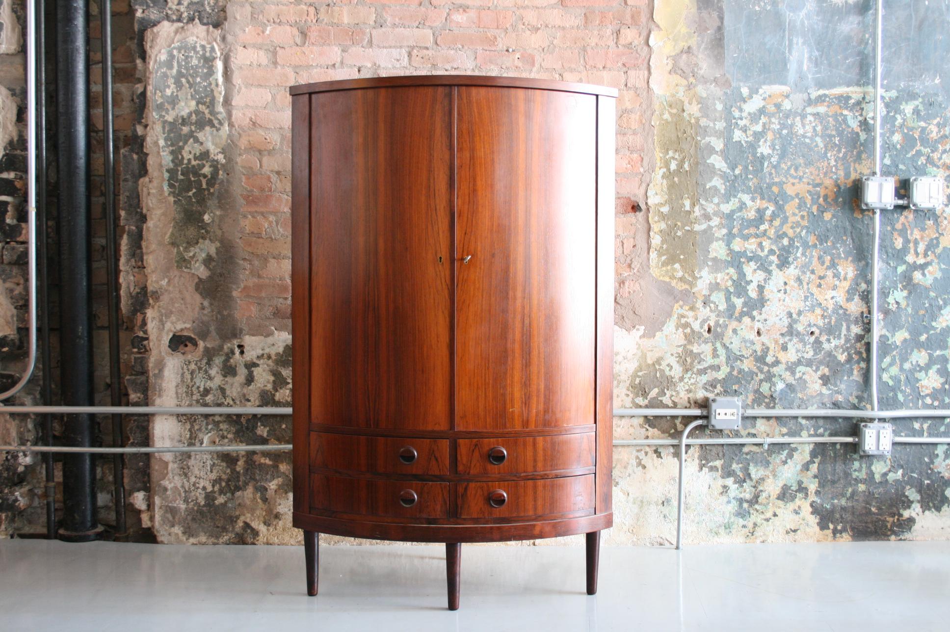 Danish Mid-Century Modern Rosewood Corner Cabinet (Dänisch)