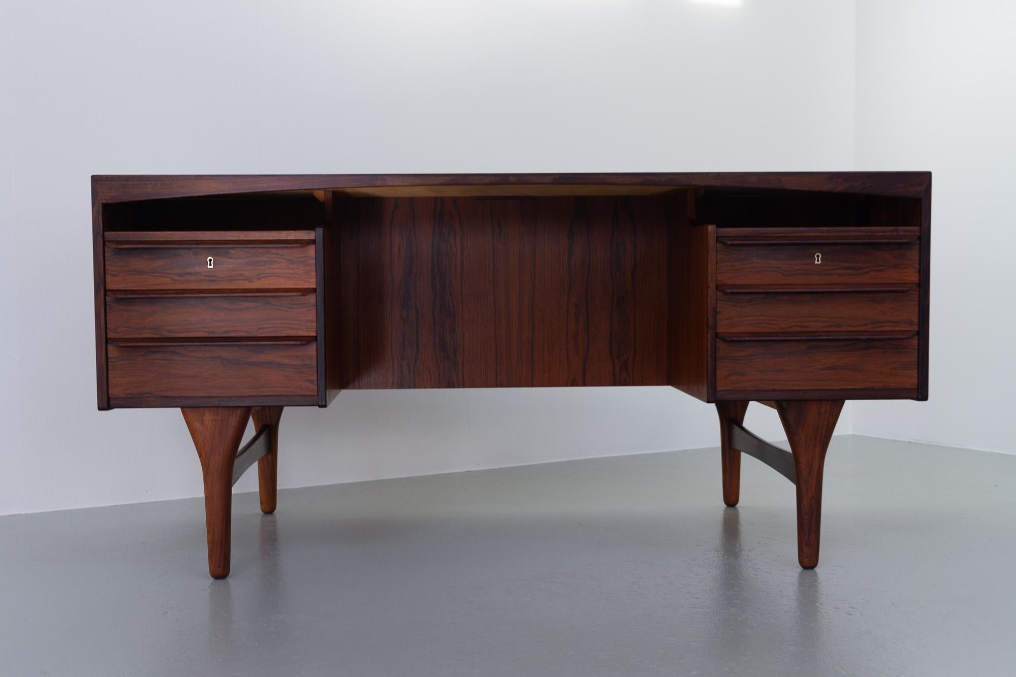 Danish Mid-Century Modern Rosewood Desk by Valdemar Mortensen, 1960s In Good Condition In Asaa, DK