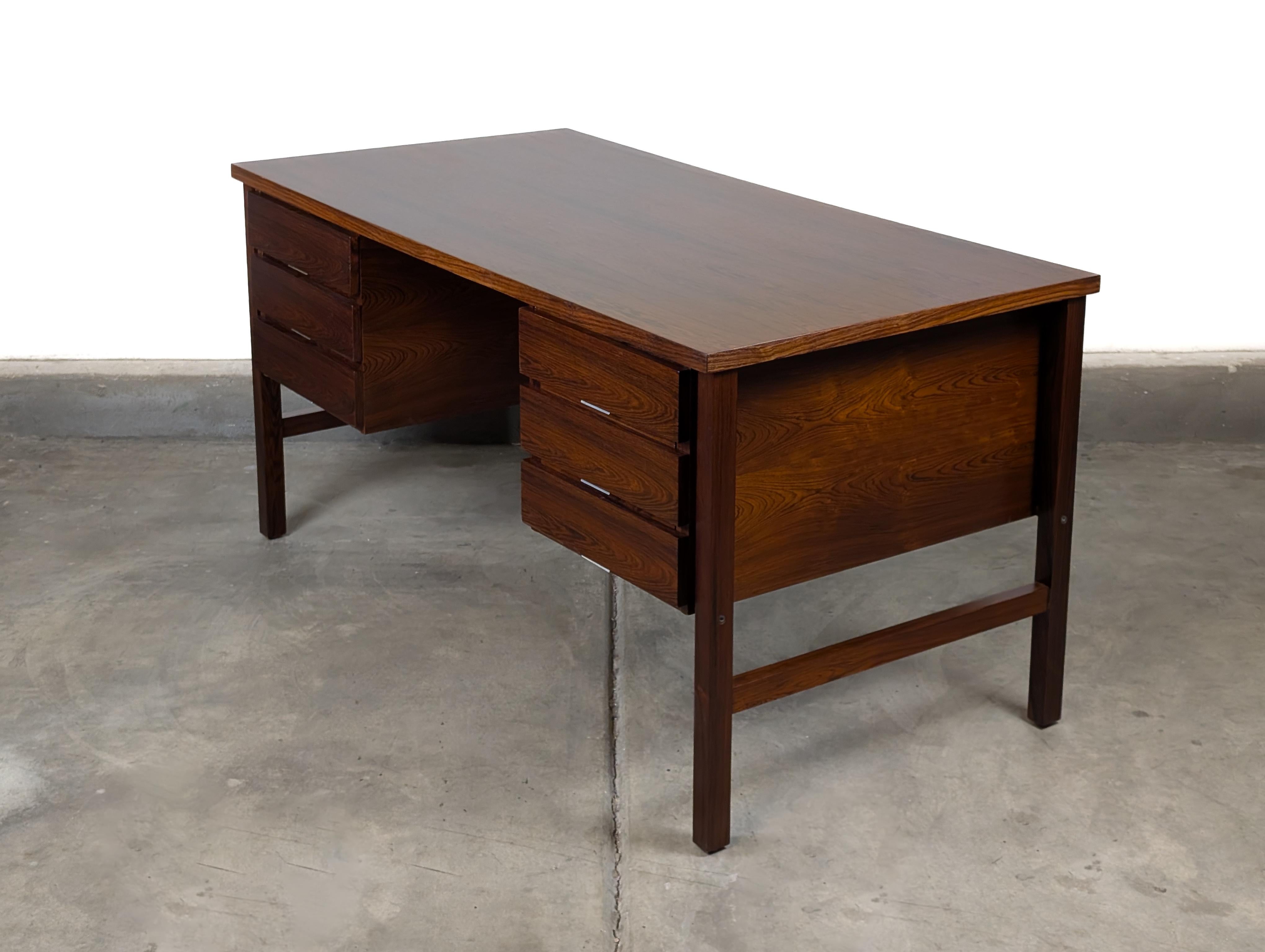 Danish Mid Century Modern Rosewood Desk, c1970s For Sale 6