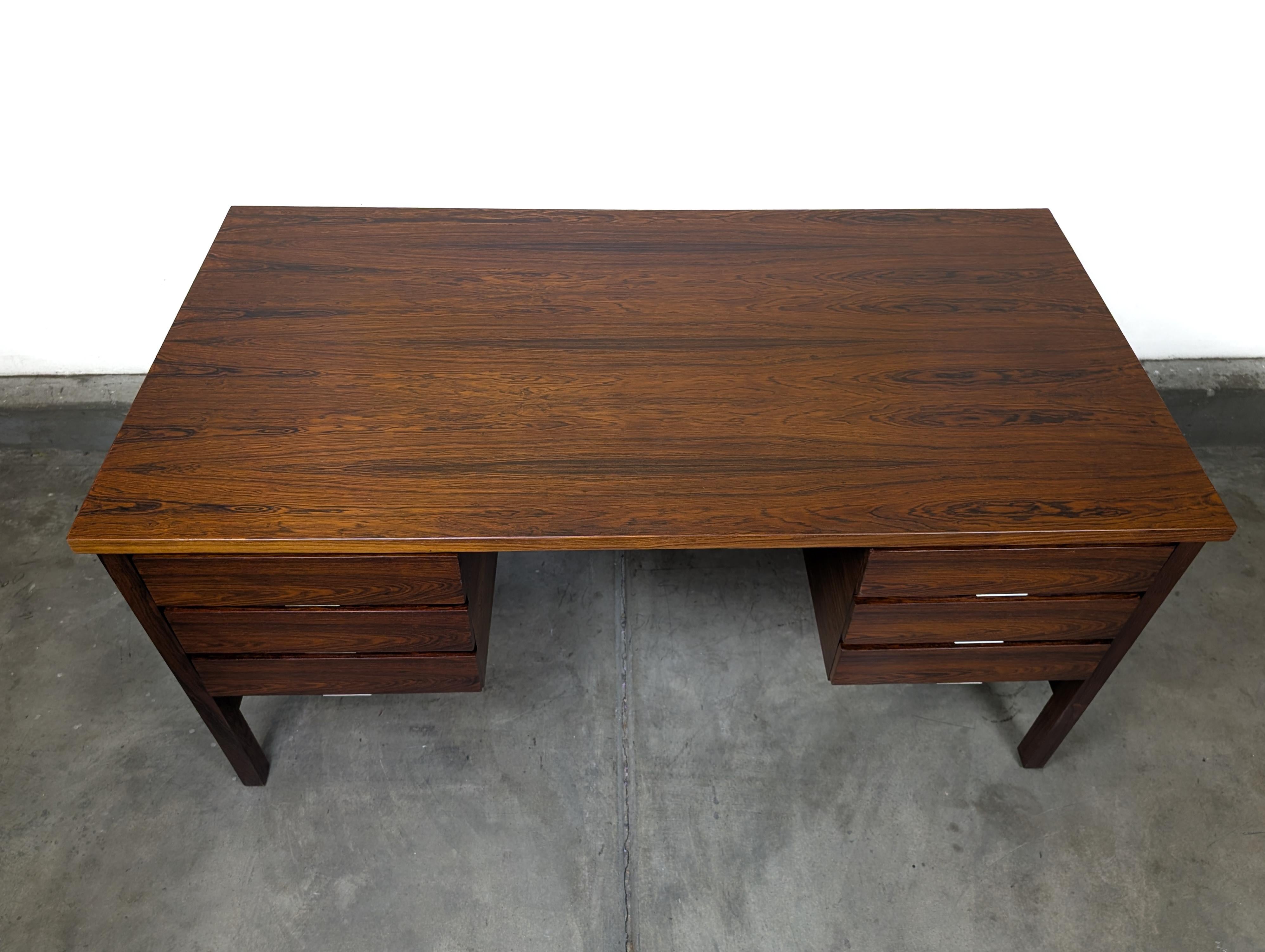 Danish Mid Century Modern Rosewood Desk, c1970s For Sale 8