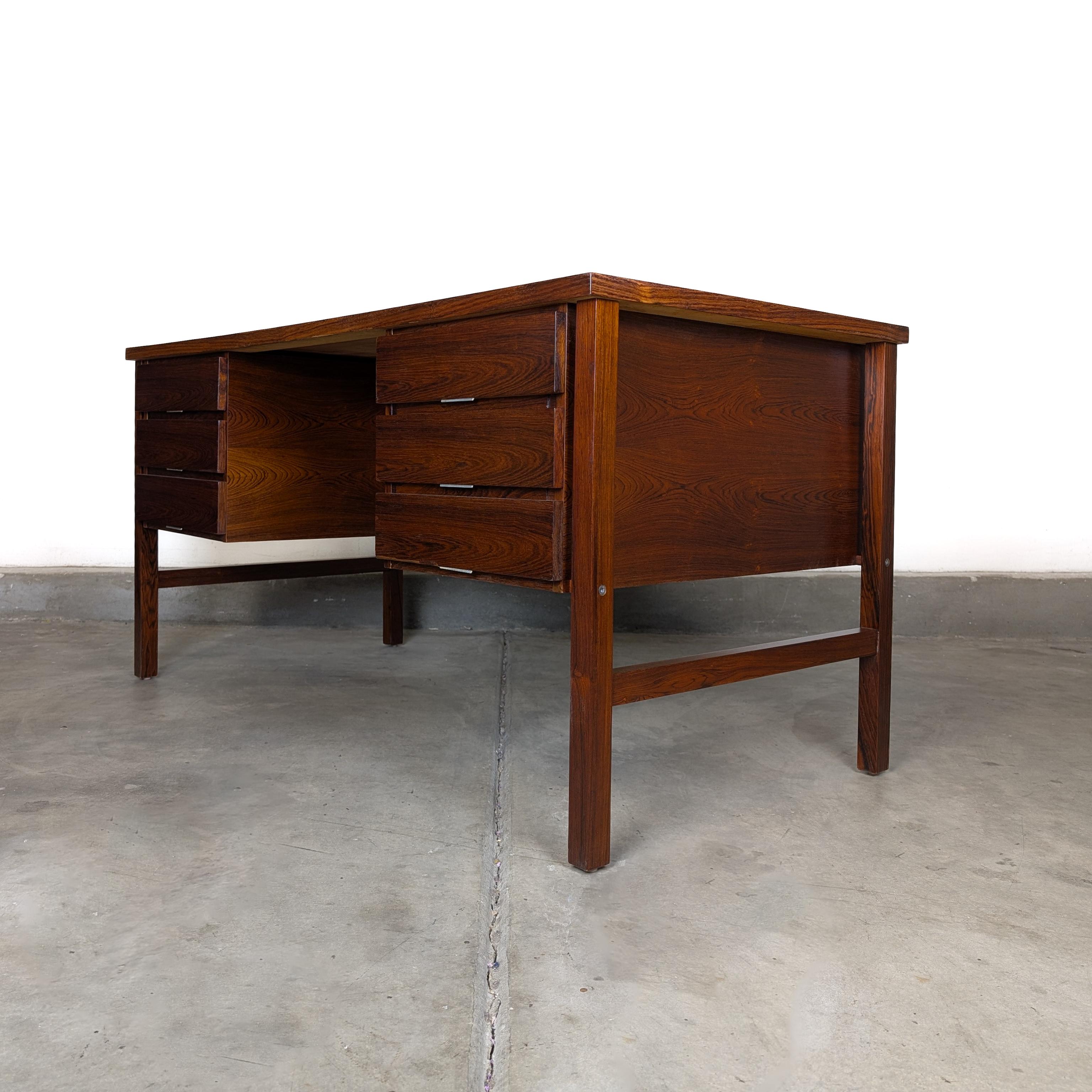 Danish Mid Century Modern Rosewood Desk, c1970s In Excellent Condition For Sale In Chino Hills, CA