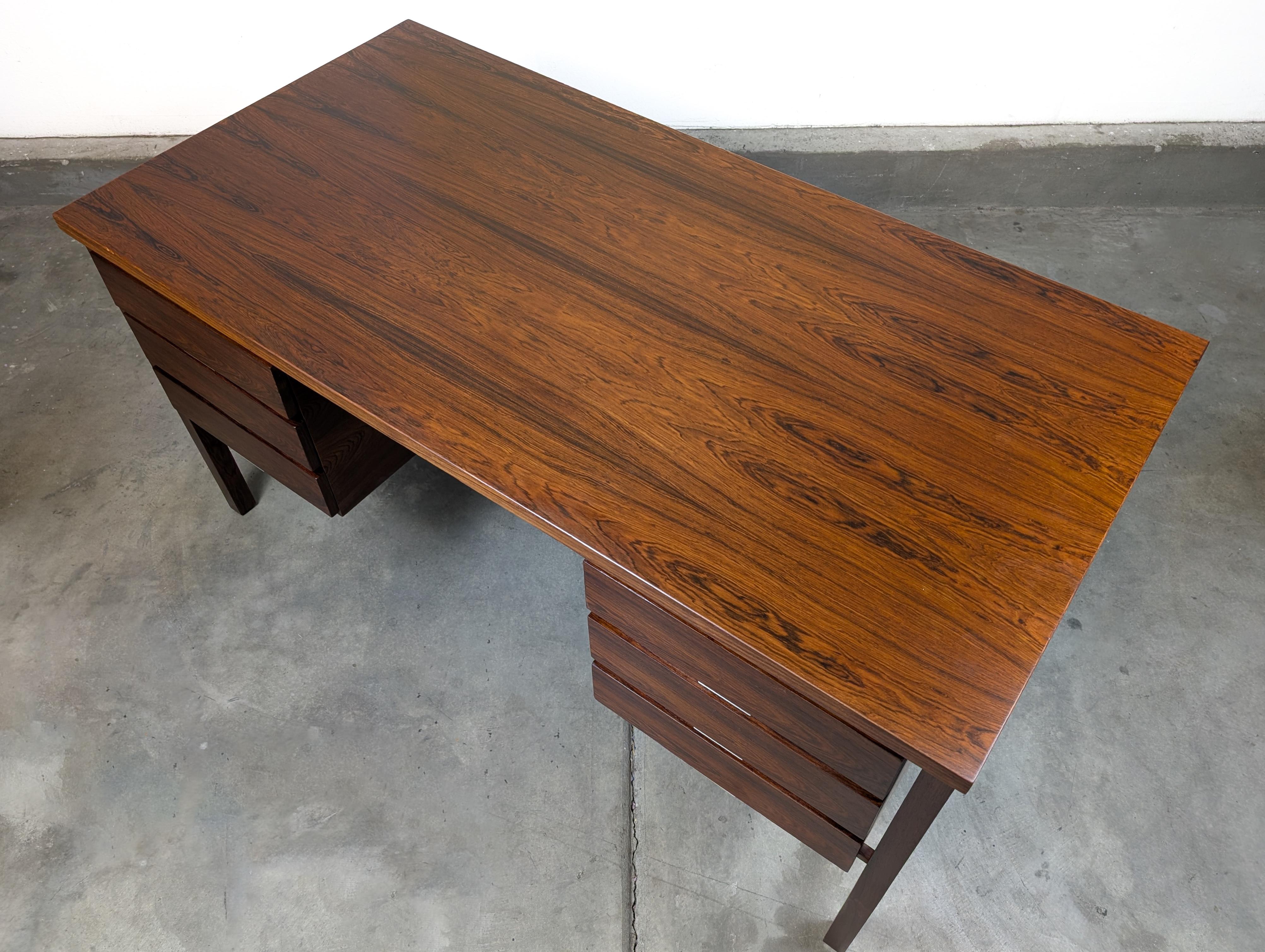 Danish Mid Century Modern Rosewood Desk, c1970s For Sale 3