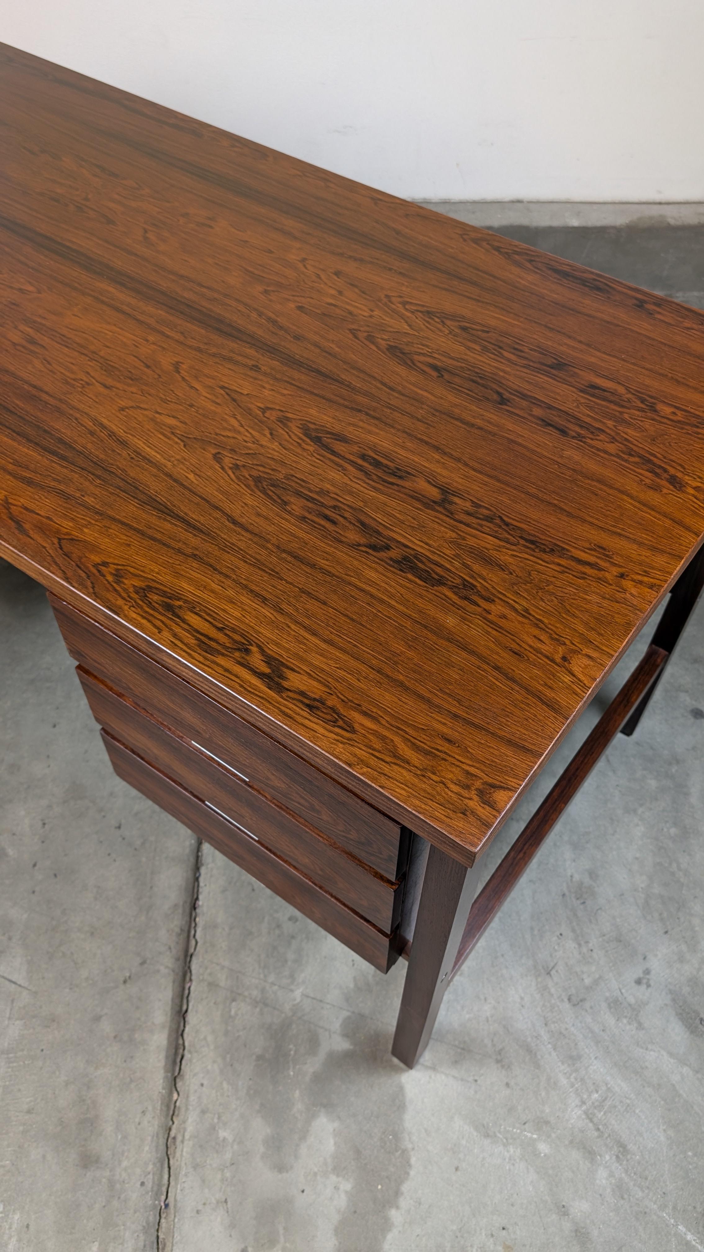 Danish Mid Century Modern Rosewood Desk, c1970s For Sale 4