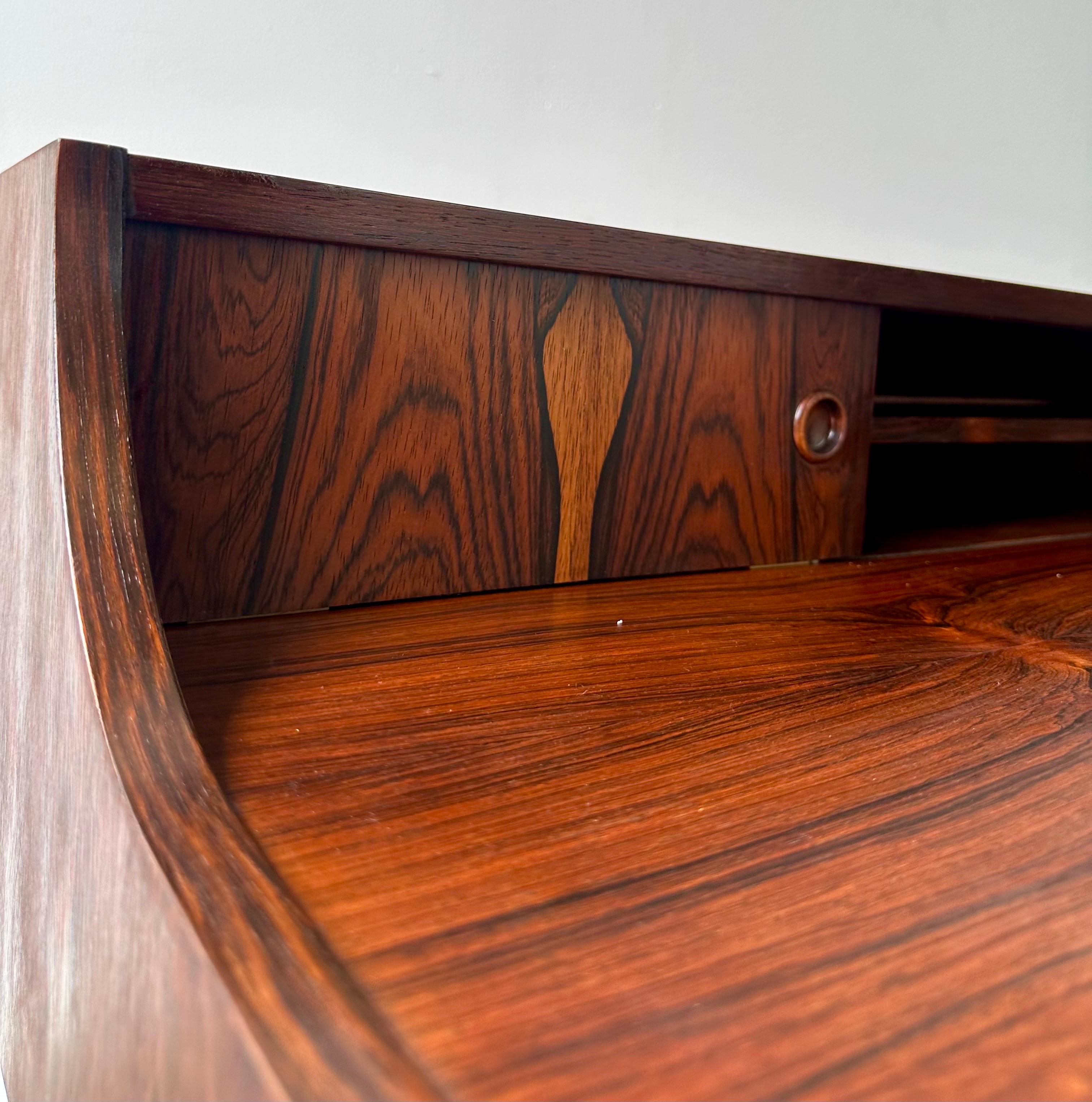 Danish Mid Century Modern Rosewood Desk circa 1960 In Good Condition For Sale In Sayreville, NJ