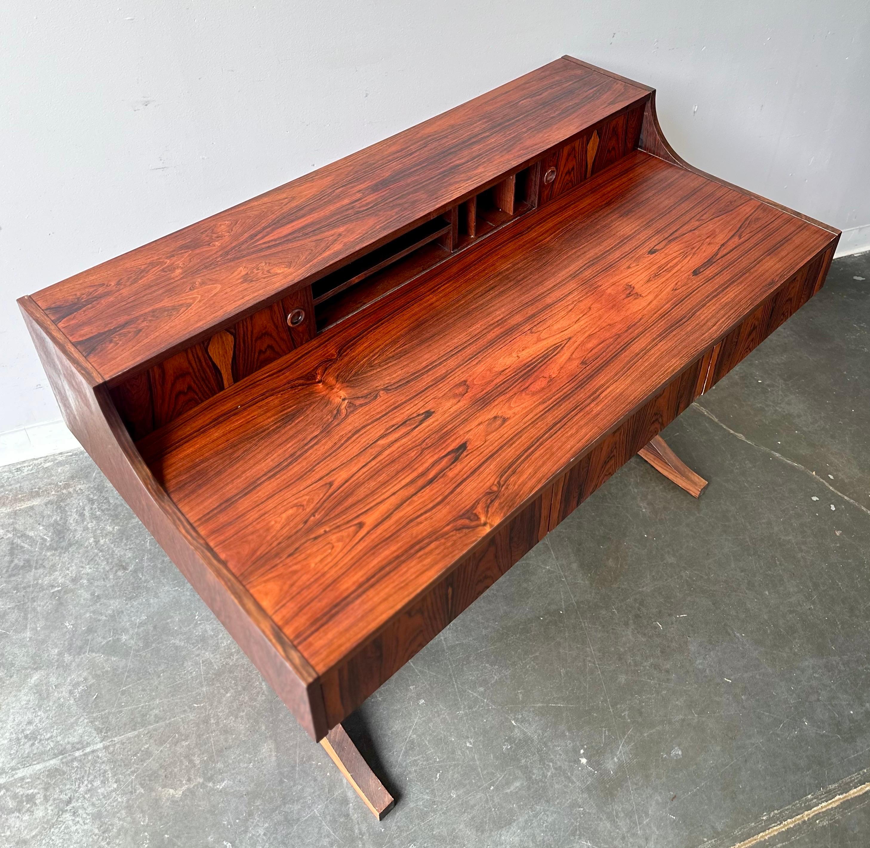 Danish Mid Century Modern Rosewood Desk circa 1960 For Sale 3