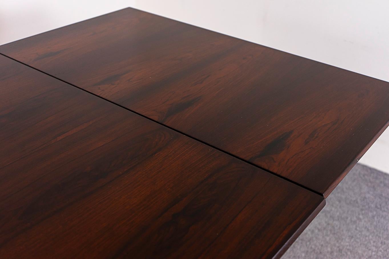 Danish Mid-Century Modern Rosewood Draw Leaf Dining Table  For Sale 4