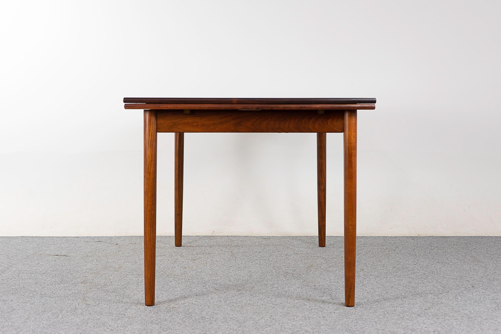 Danish Mid-Century Modern Rosewood Draw Leaf Dining Table For Sale 4