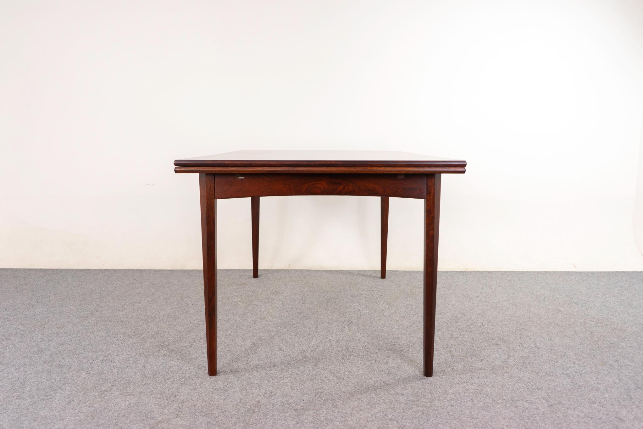 Table de salle à manger danoise en palissandre, moderne, du milieu du siècle dernier en vente 5