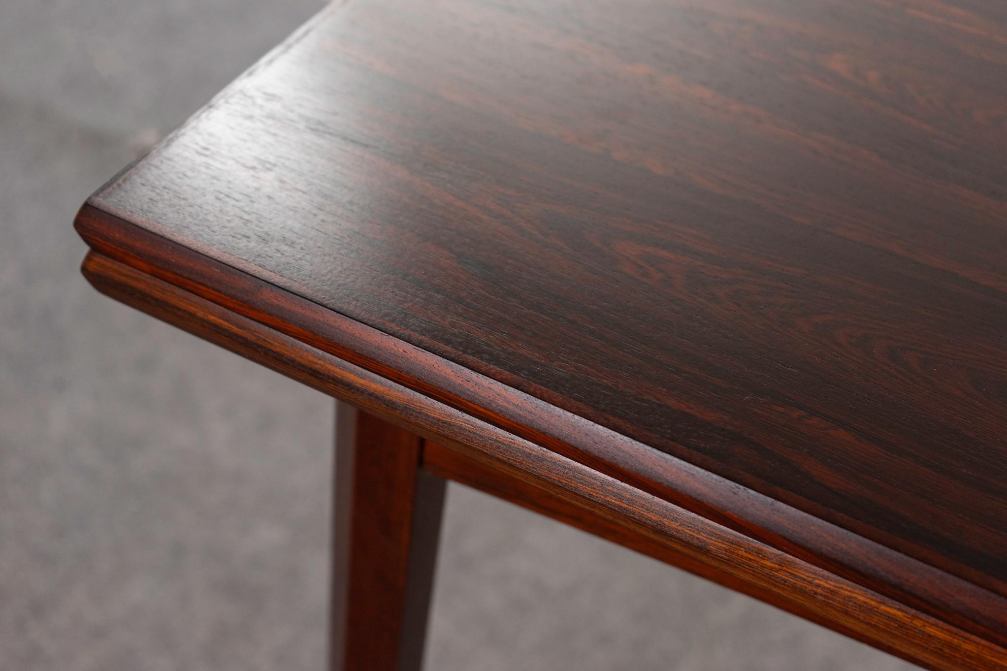Scandinave moderne Table de salle à manger danoise en palissandre, moderne, du milieu du siècle dernier en vente