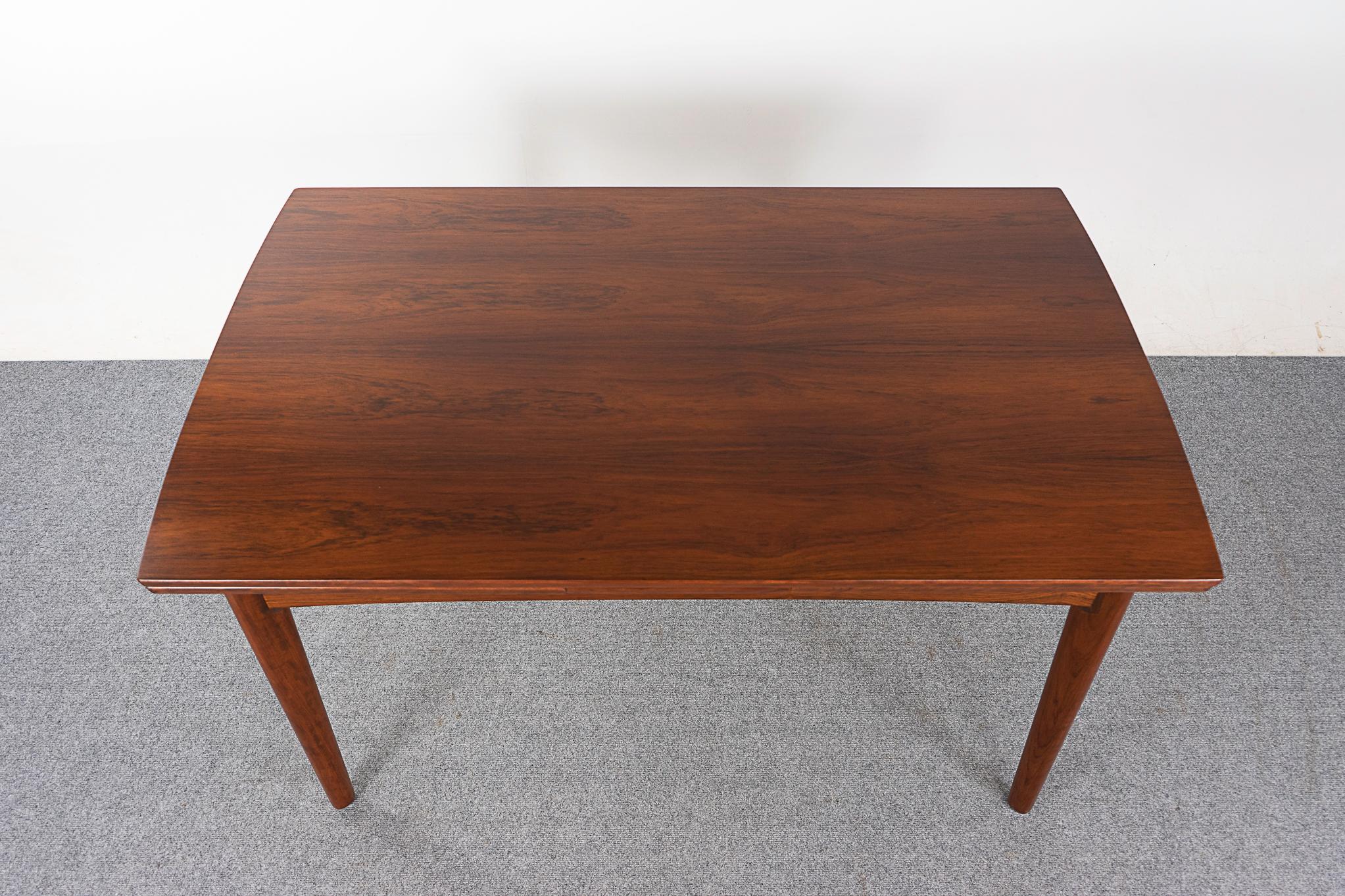 Danish Mid-Century Modern Rosewood Draw Leaf Dining Table In Good Condition For Sale In VANCOUVER, CA