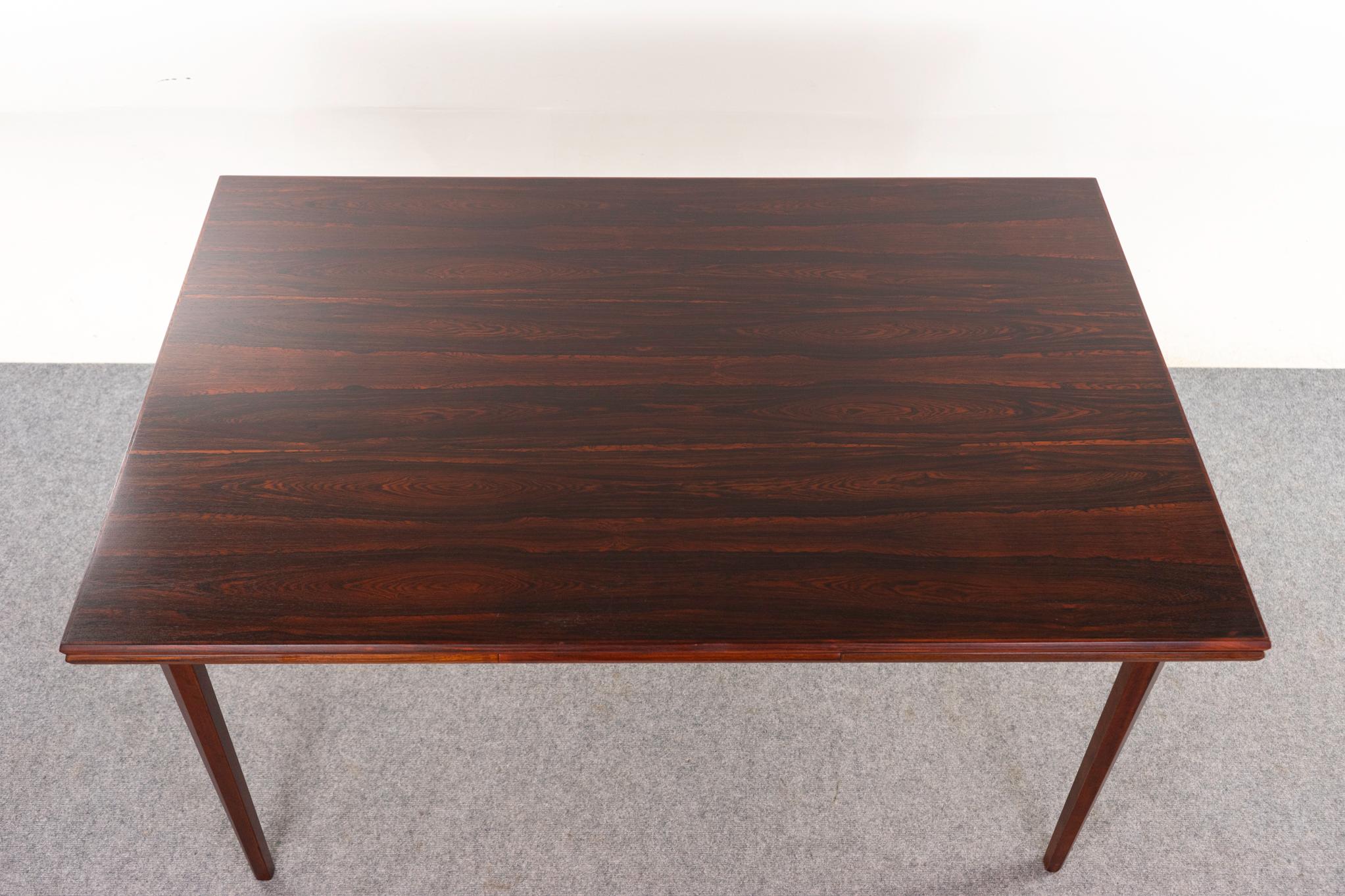 Placage Table de salle à manger danoise en palissandre, moderne, du milieu du siècle dernier en vente