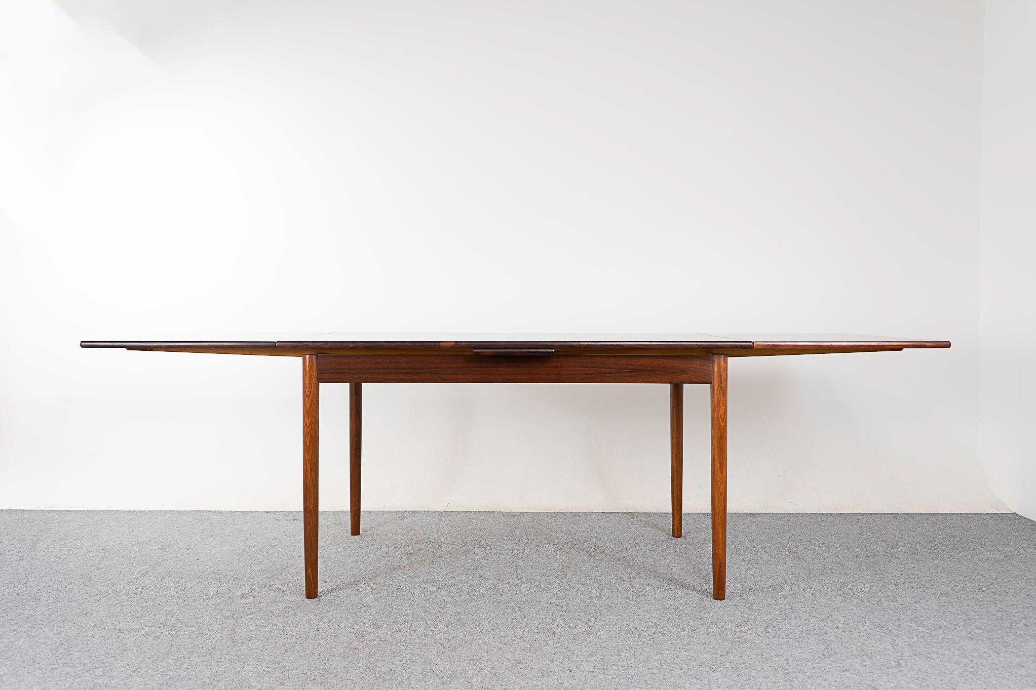 Danish Mid-Century Modern Rosewood Draw Leaf Dining Table In Good Condition For Sale In VANCOUVER, CA