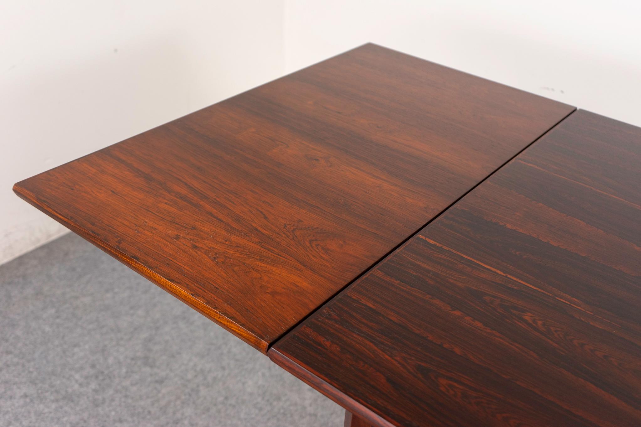 Table de salle à manger danoise en palissandre, moderne, du milieu du siècle dernier en vente 1