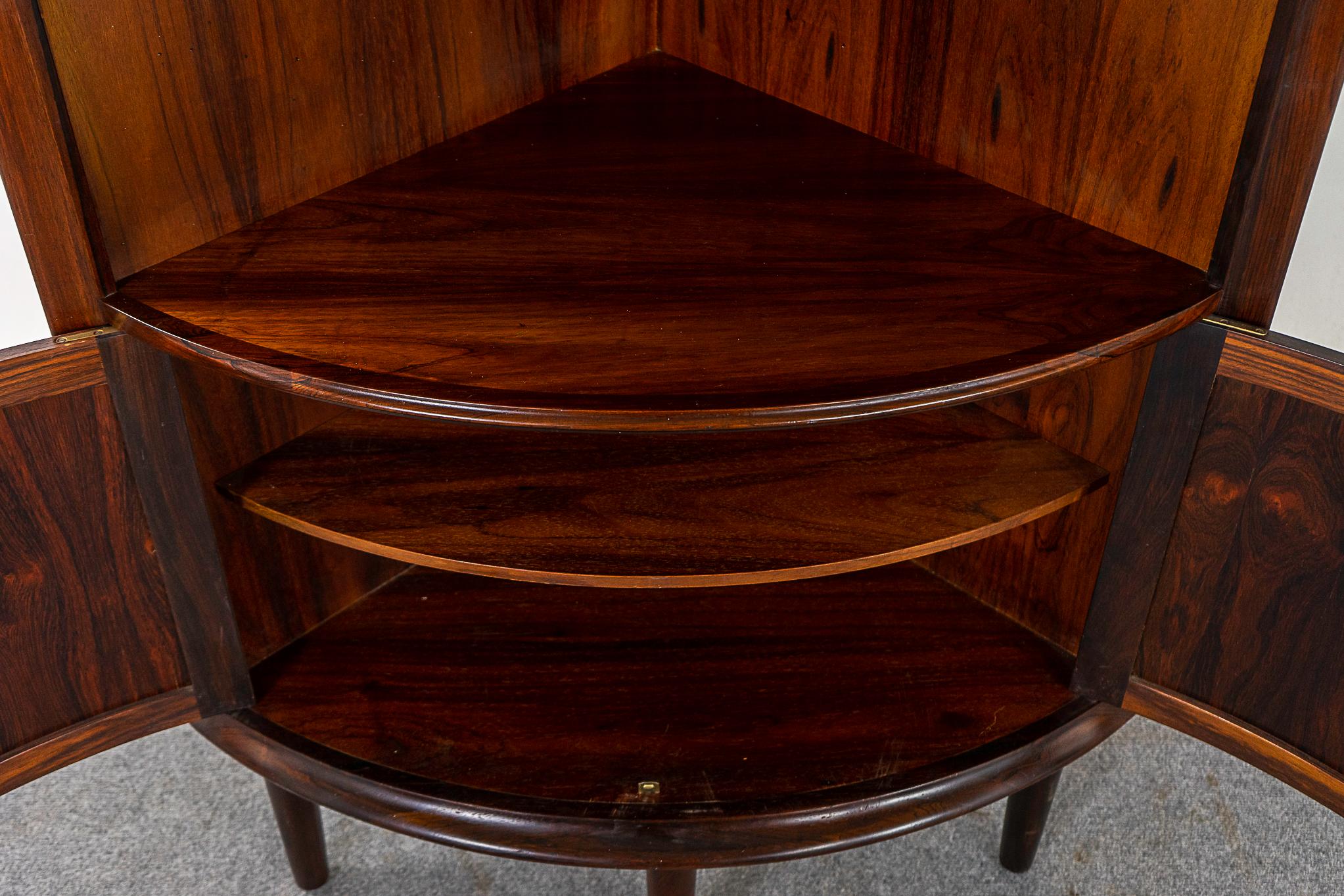 Danish Mid-Century Modern Rosewood & Glass Corner Cabinet In Good Condition In VANCOUVER, CA