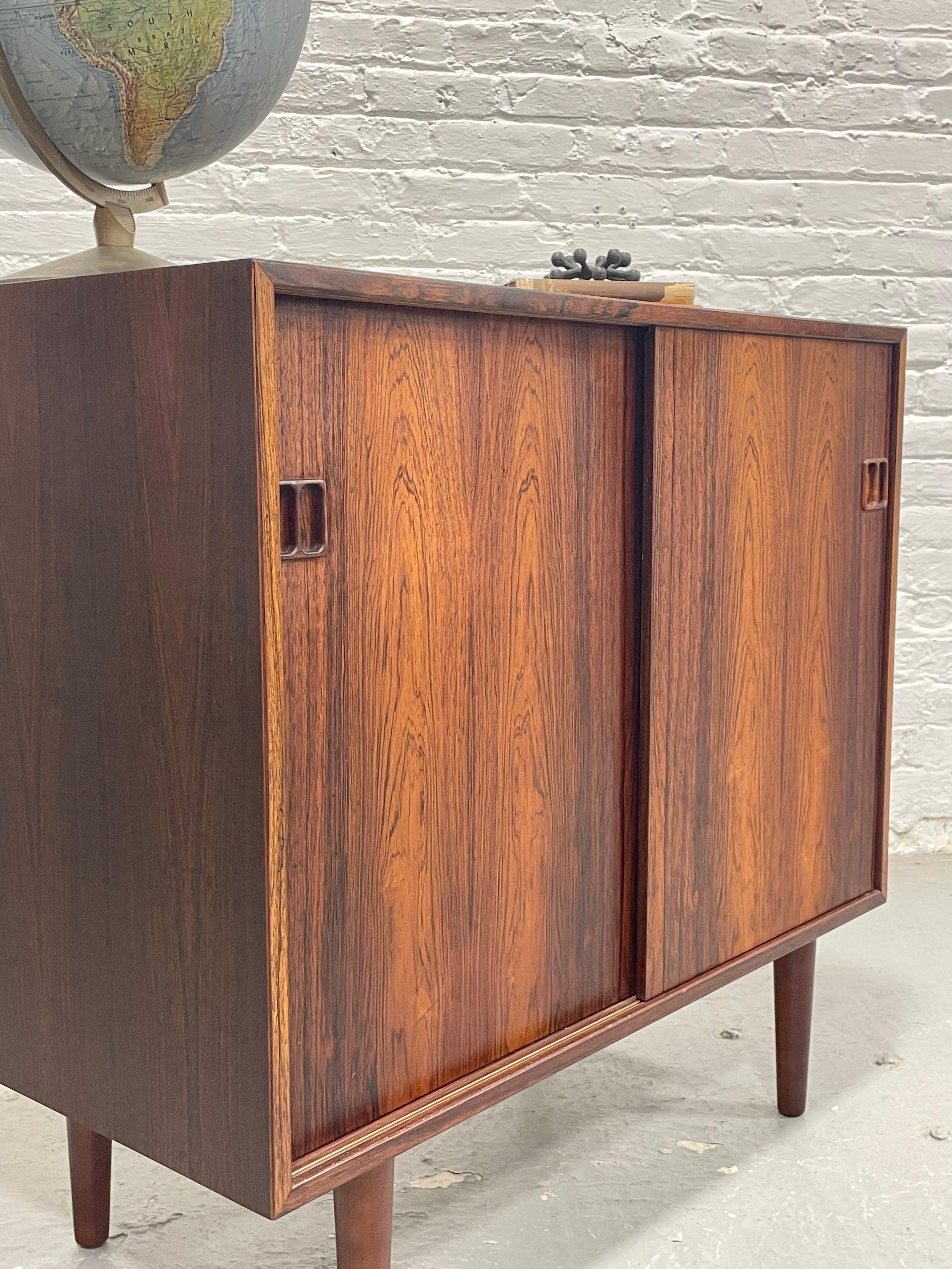 DANISH Mid Century Modern ROSEWOOD Jr. Kredenz / Schrank, ca. 1960er Jahre im Angebot 5