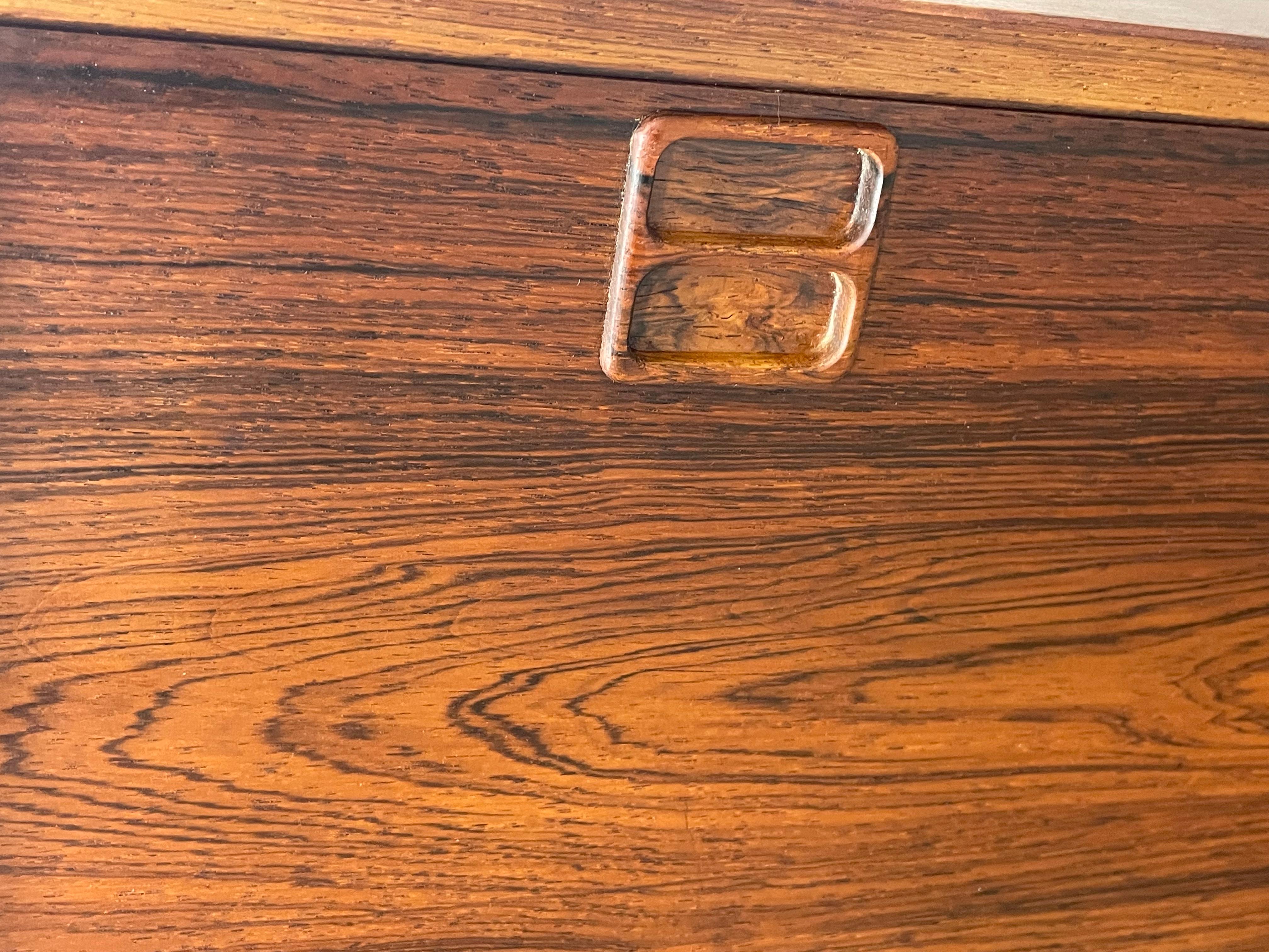 DANISH Mid Century Modern ROSEWOOD Jr. Kredenz / Schrank, ca. 1960er Jahre im Angebot 3