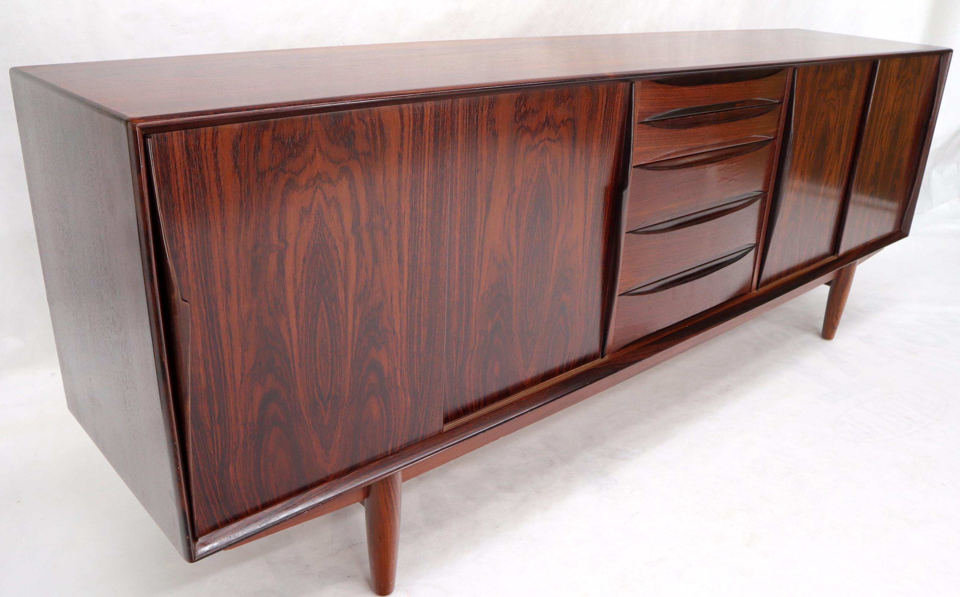 Danish Mid-Century Modern Rosewood Long Credenza Dresser 10