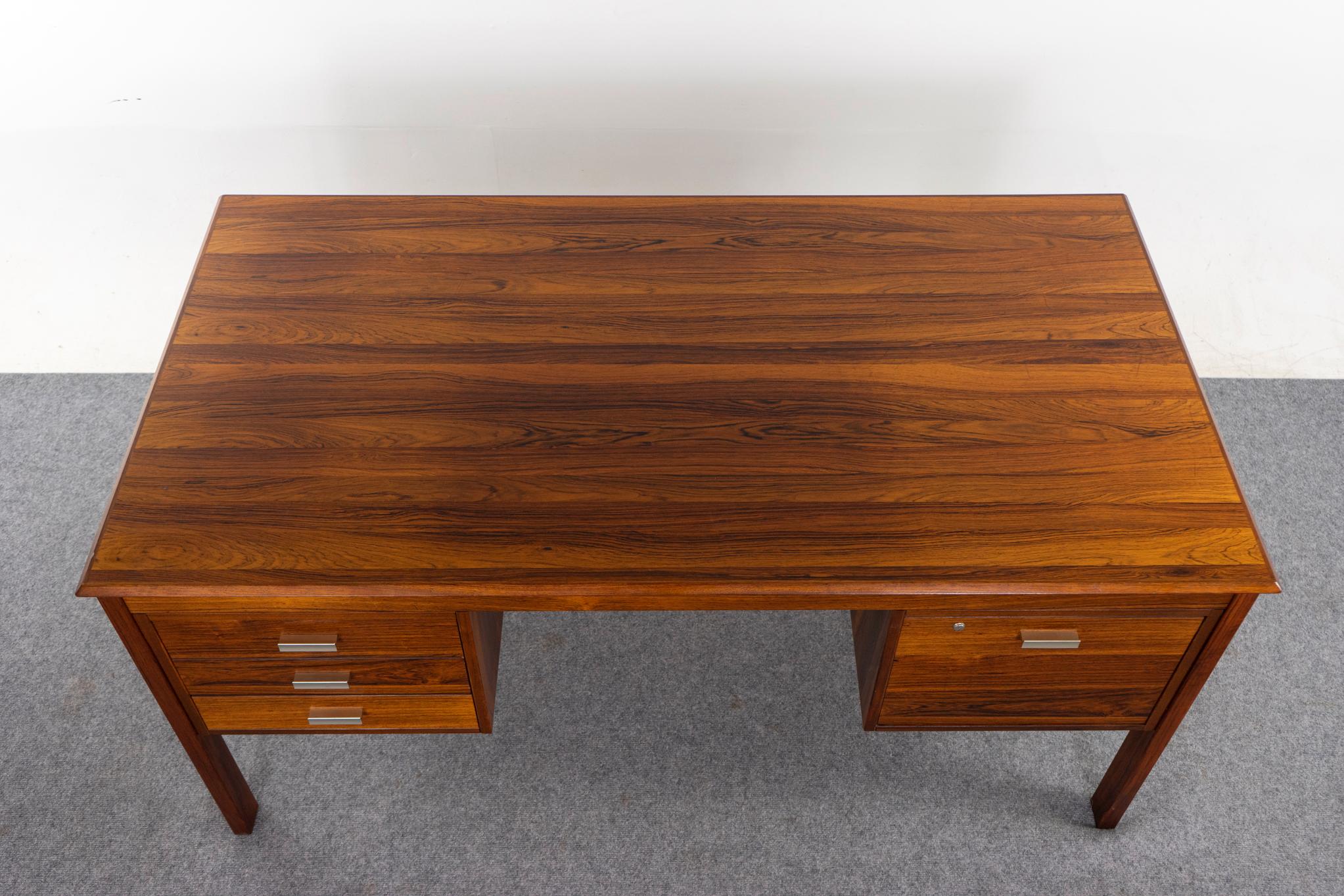 Placage Bureau danois moderne du milieu du siècle en palissandre et métal en vente