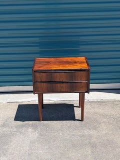 Comodino/tavolino danese in palissandro in stile Mid-Century Modern, anni ’60 circa