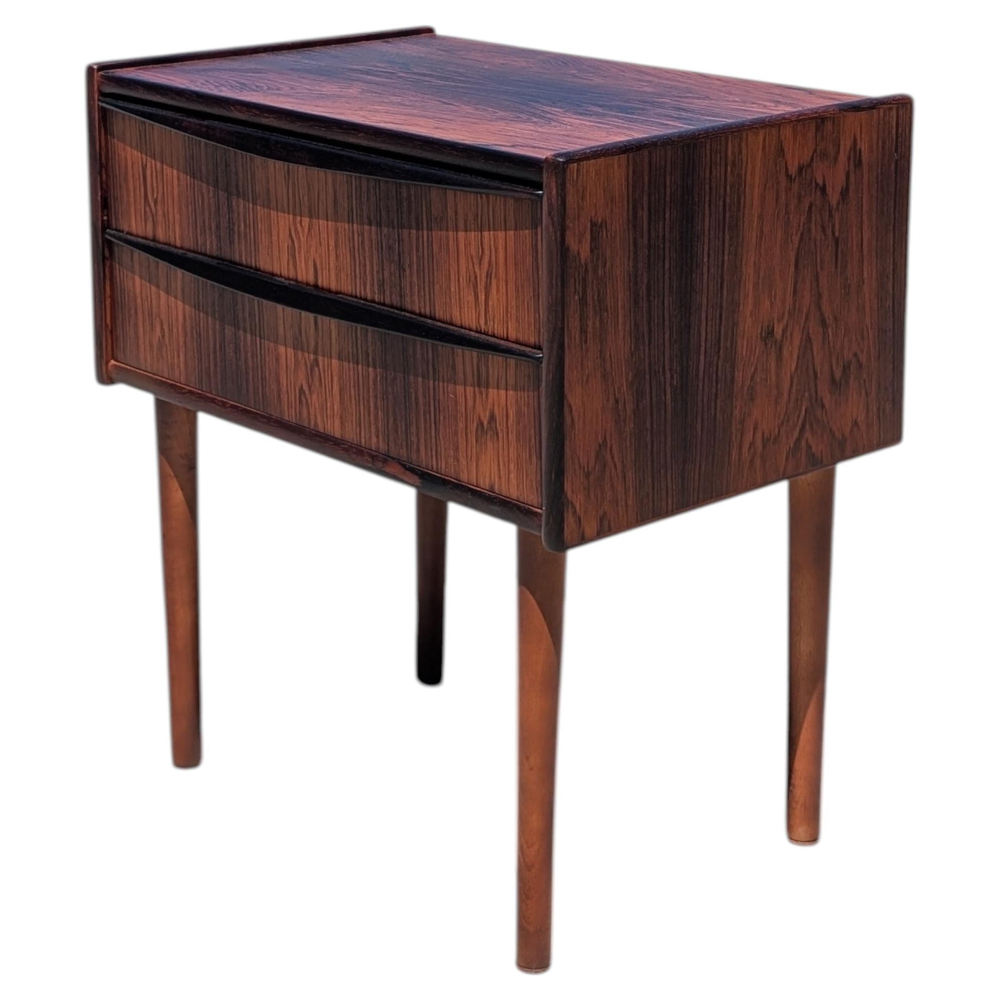 Dänischer Nachttisch/Beistelltisch im Mid-Century-Modern-Stil aus Palisanderholz, um 1960