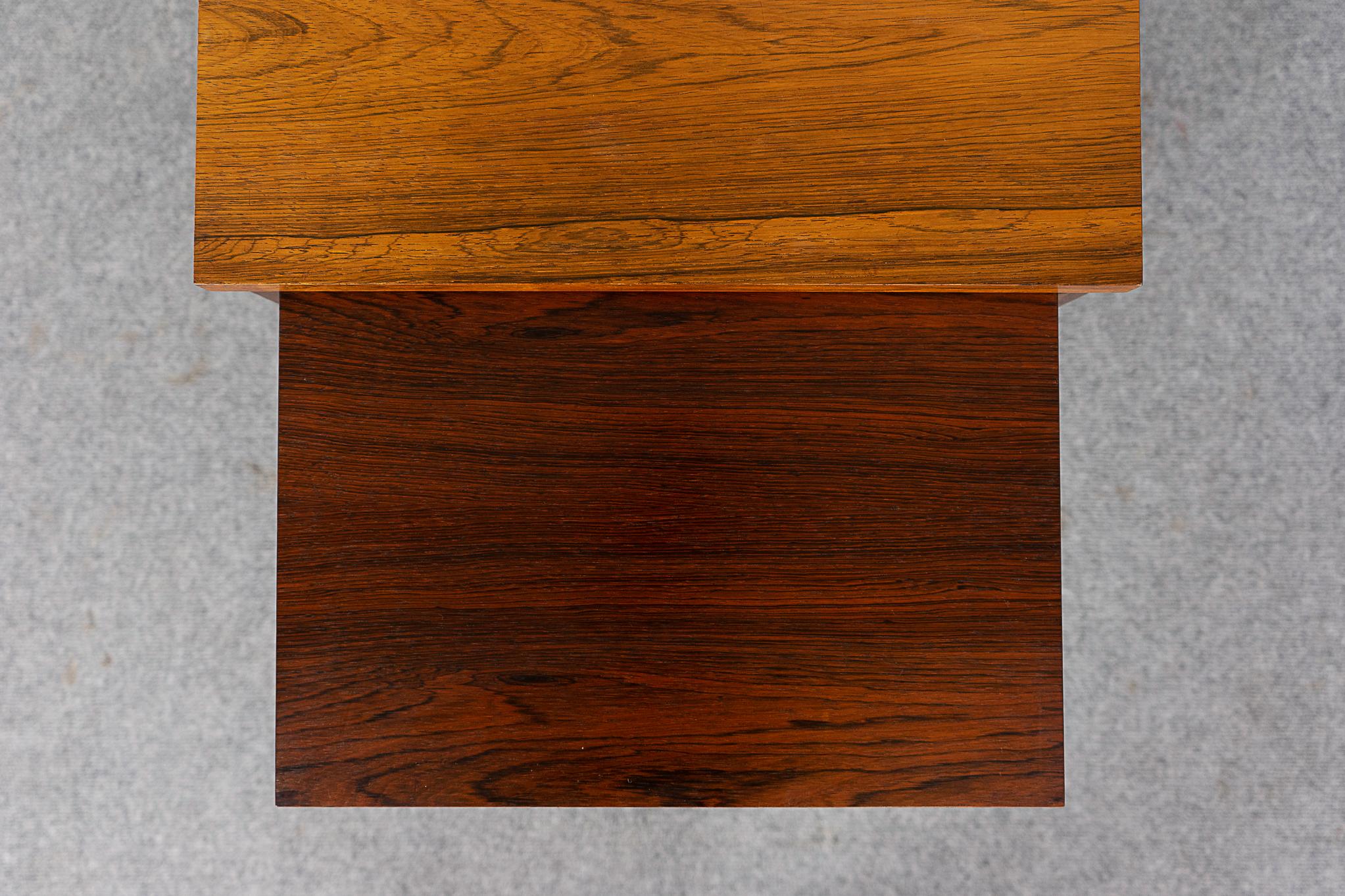 Danish Mid-Century Modern Rosewood Side Table with Pull Out In Good Condition For Sale In VANCOUVER, CA