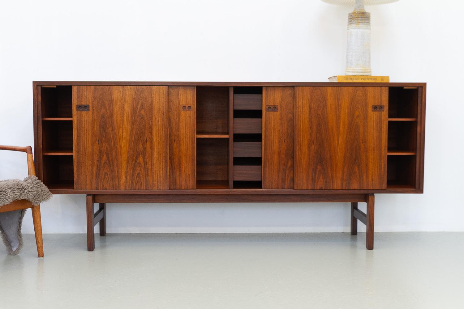 Dänisches Mid-Century Modern-Sideboard aus Rosenholz, 1960er Jahre im Angebot 13