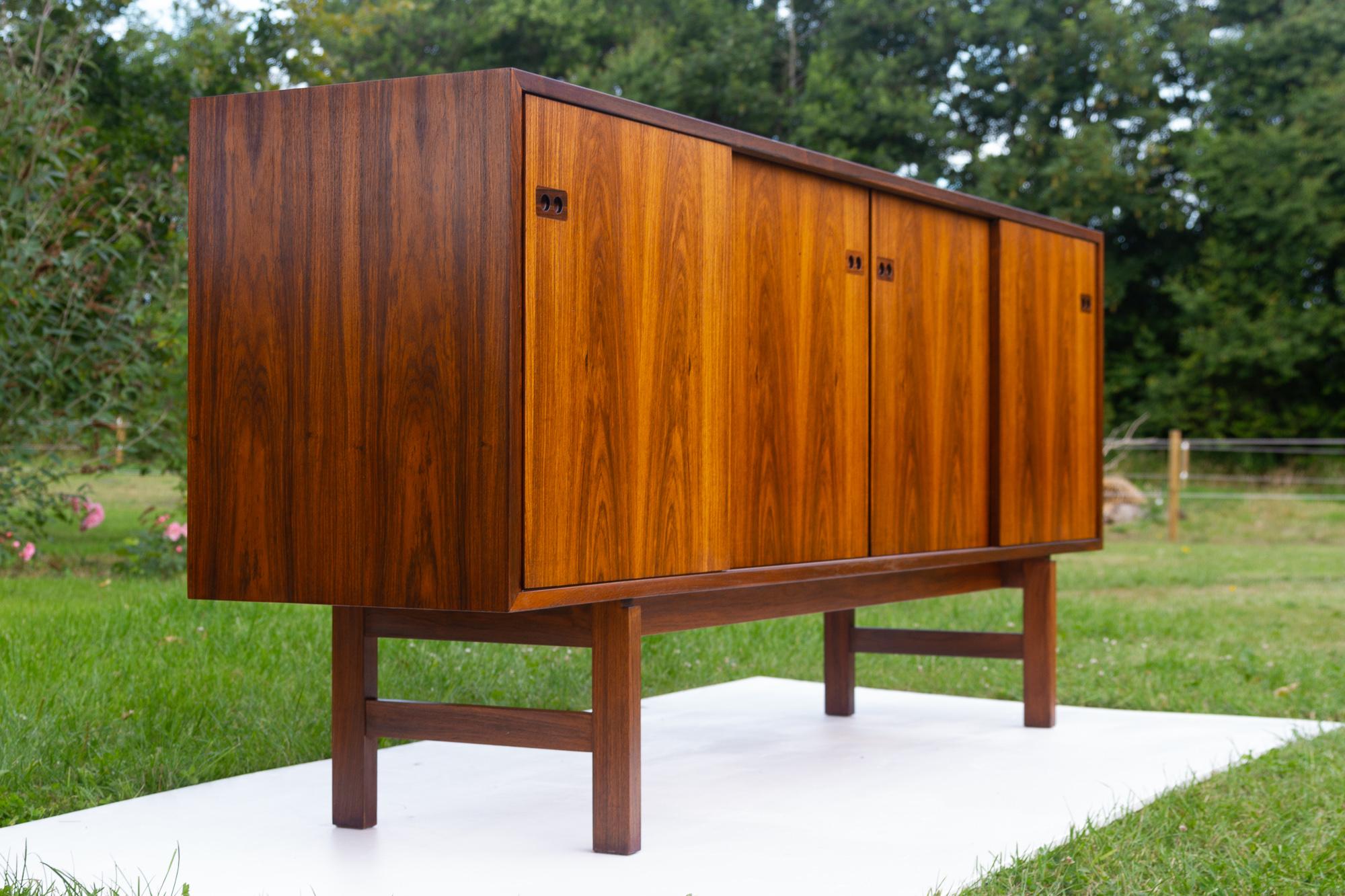 Dänisches Mid-Century Modern-Sideboard aus Rosenholz, 1960er Jahre (Mitte des 20. Jahrhunderts) im Angebot